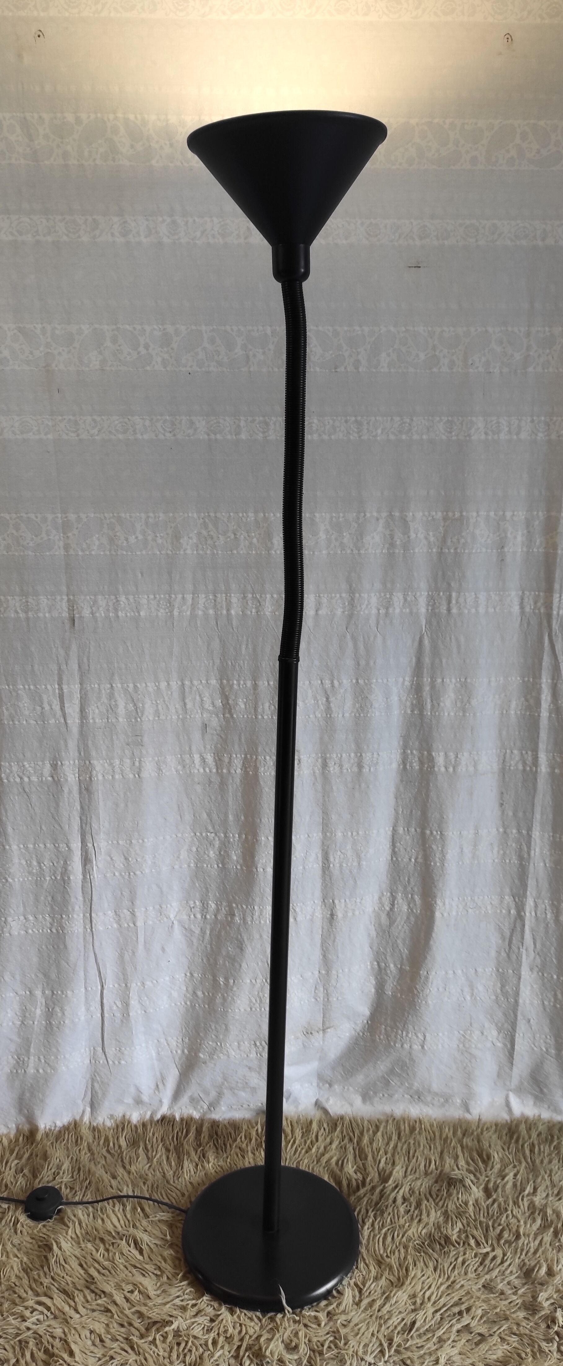 Articulated black metal floor lamp/e-reader – 70s/80s