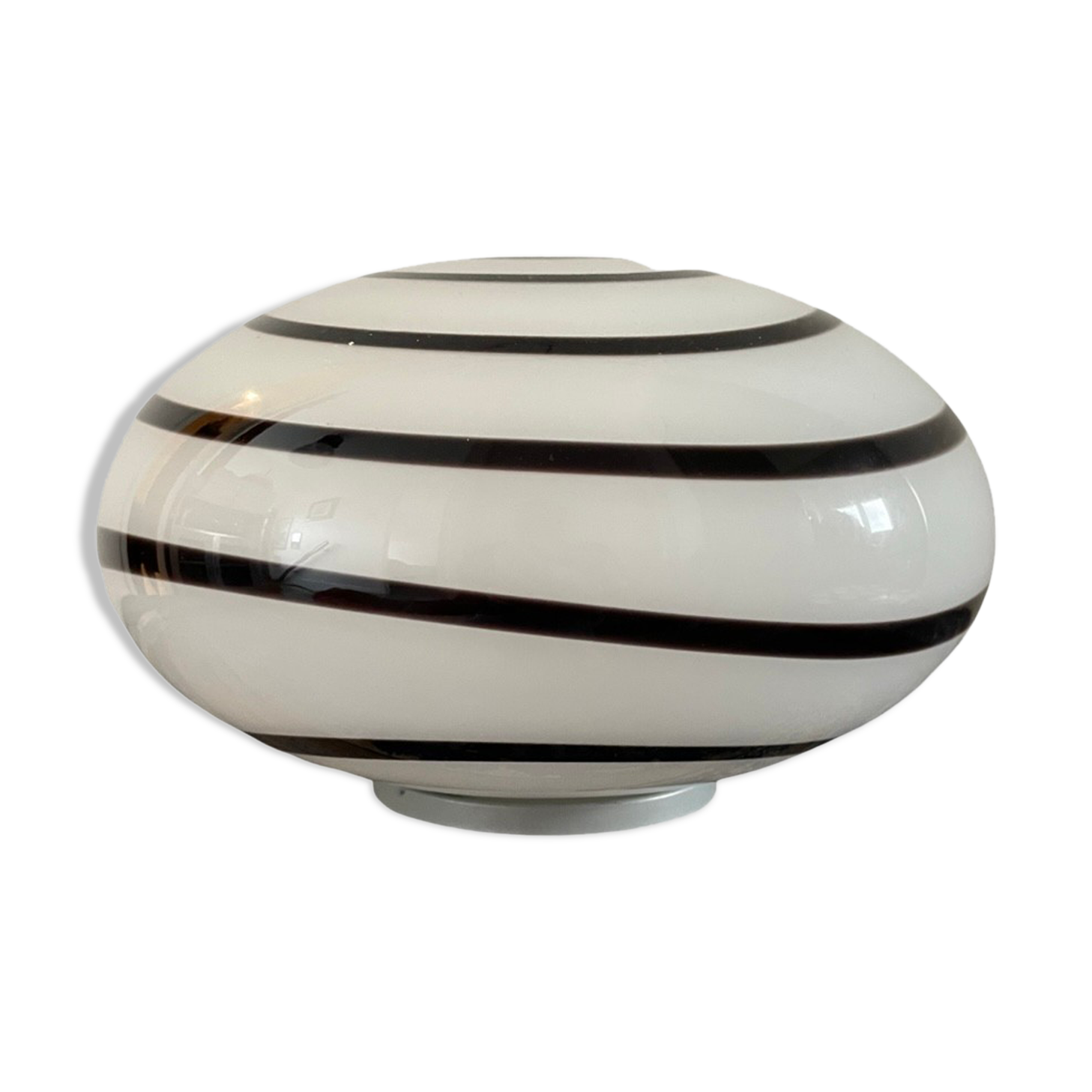 Spiral pattern ball lamp