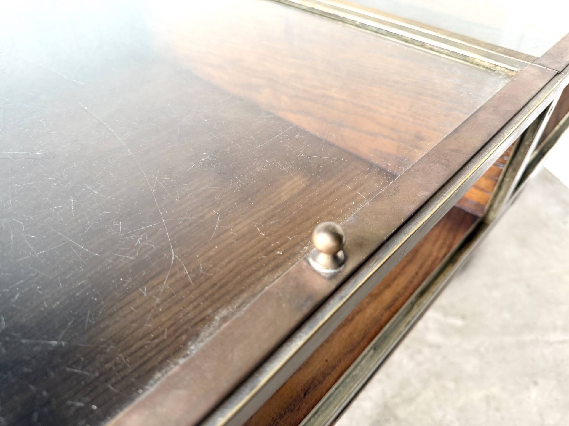 Oak and brass-mounted display cabinet on legs – Circa 1950