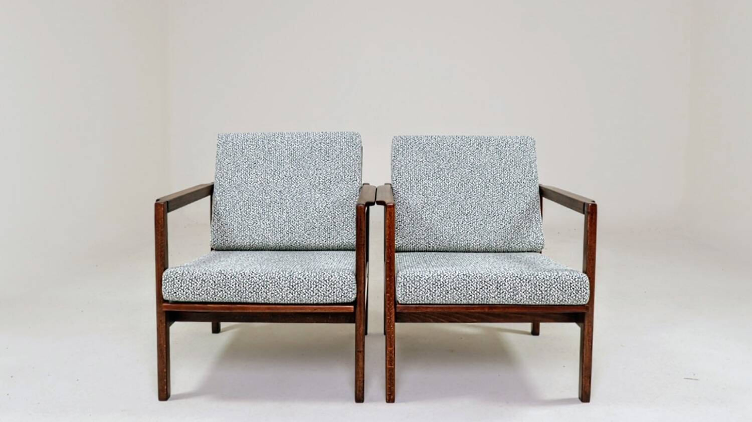 Paire de fauteuils des années 1970 moderniste design