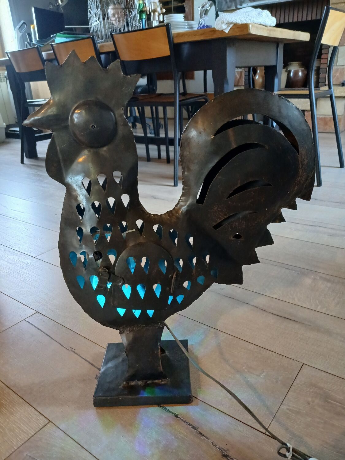 Wrought iron table lamp/rooster