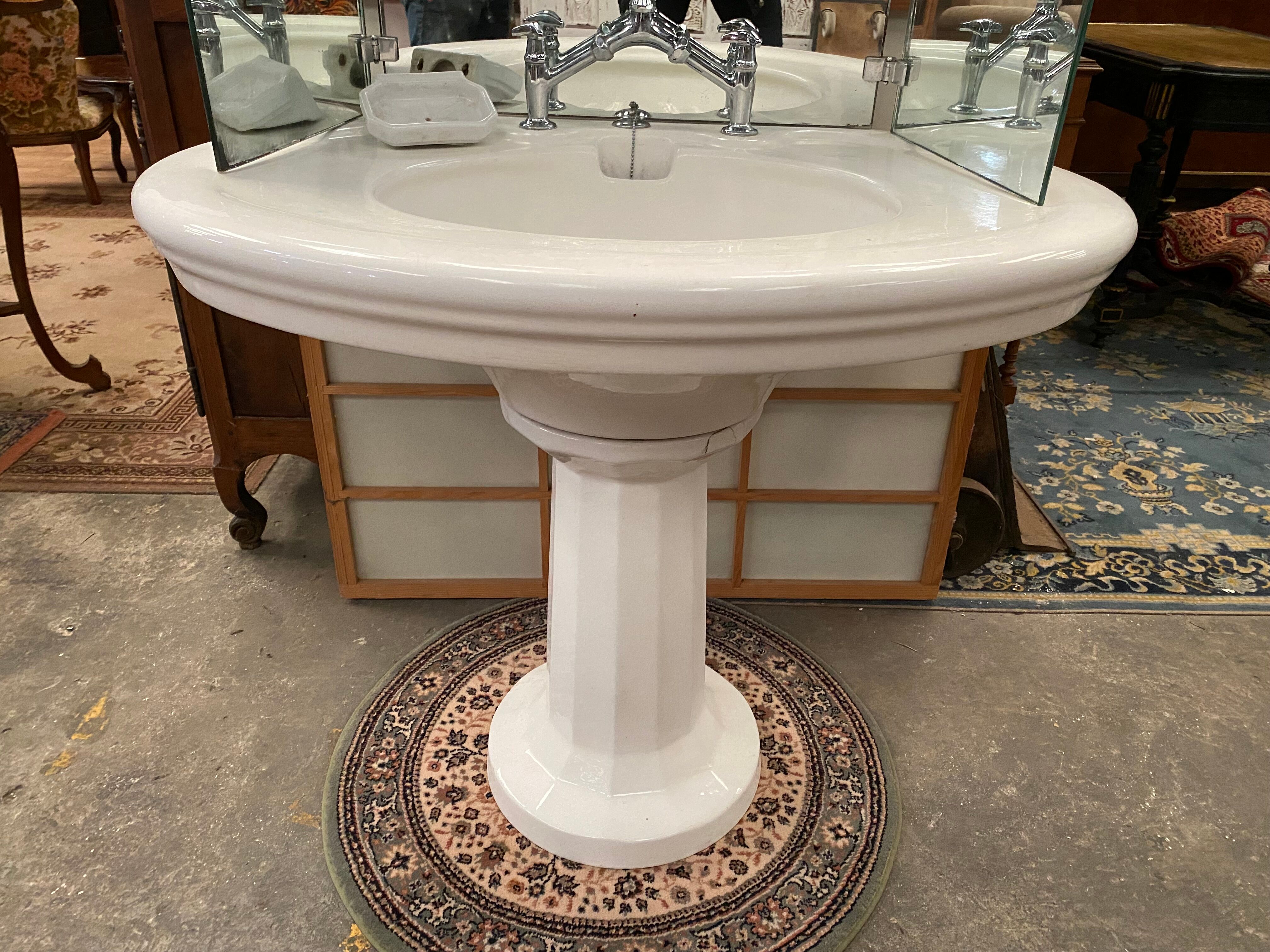 Art Deco washbasin