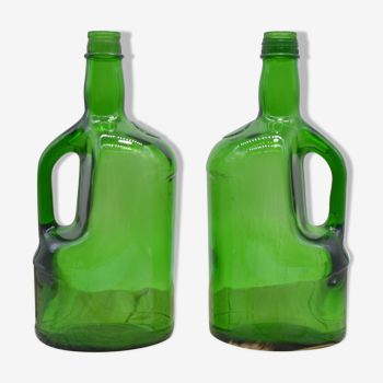Ensemble de deux bouteilles en forme de bidons