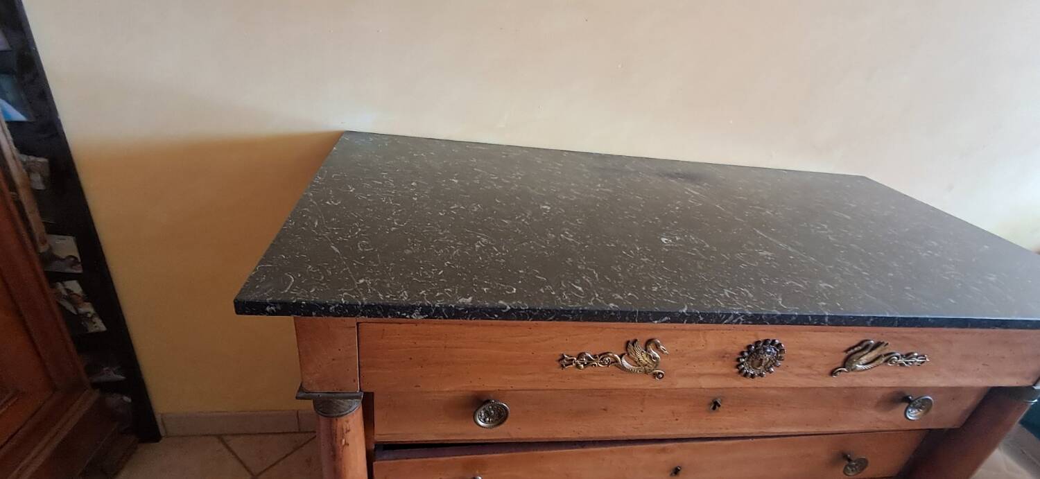 Commode style Empire en noyer blond