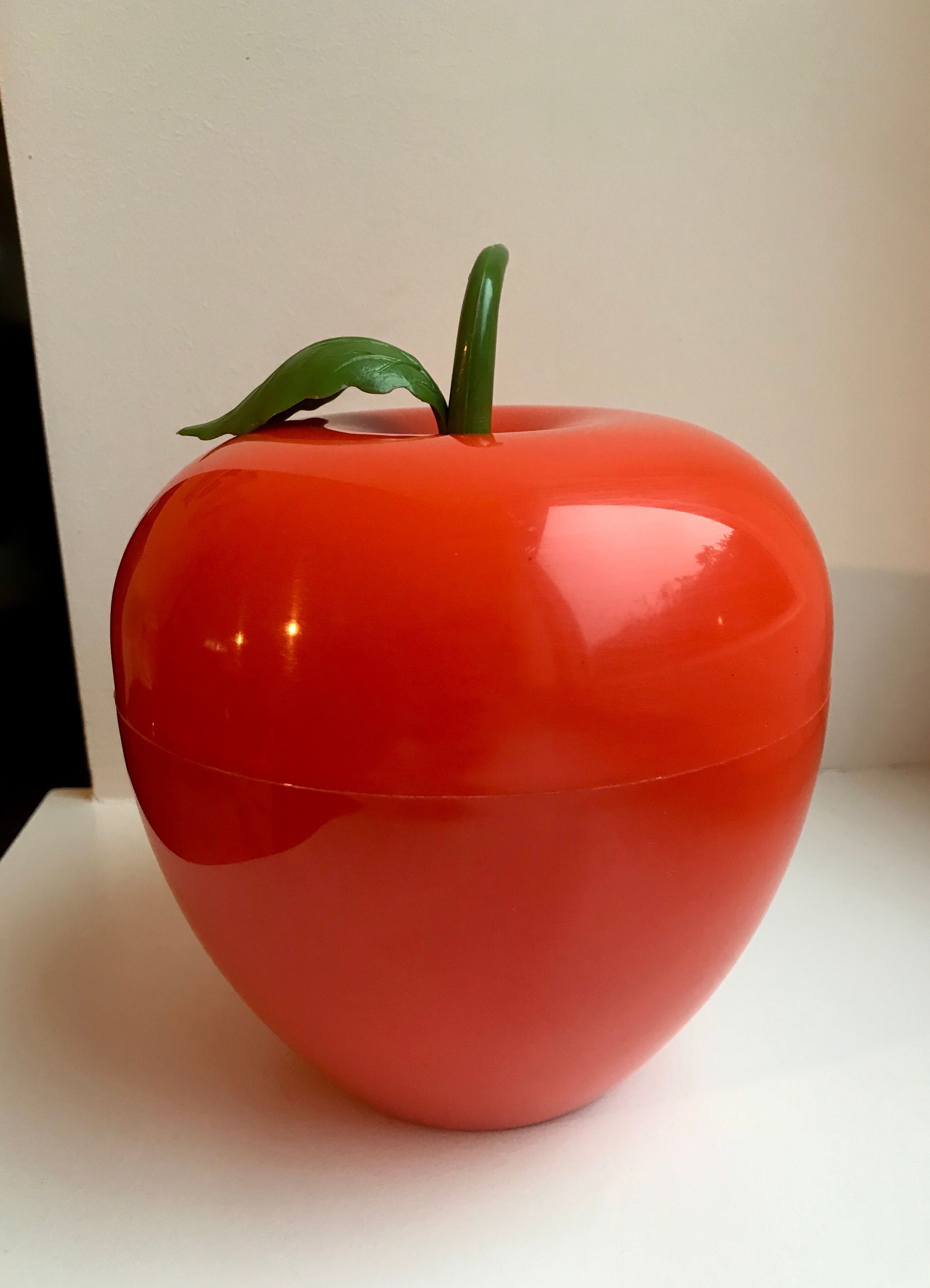 Orange ice cube apple 70s