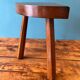 Tabouret tripode en orme