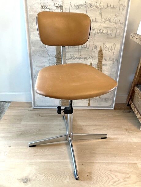 Adjustable and swivel vintage office chair