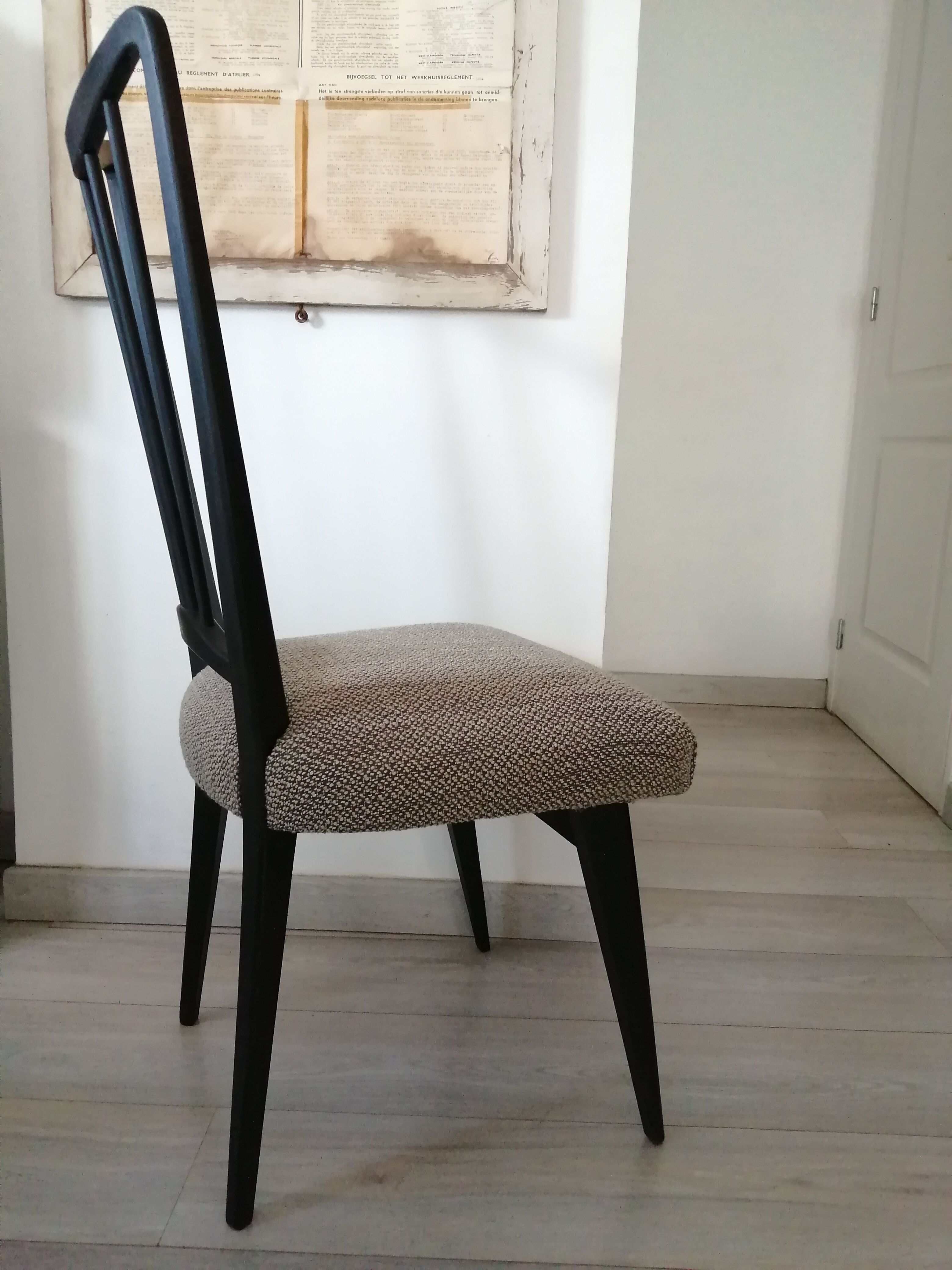 Lot 2 chairs wood fabric