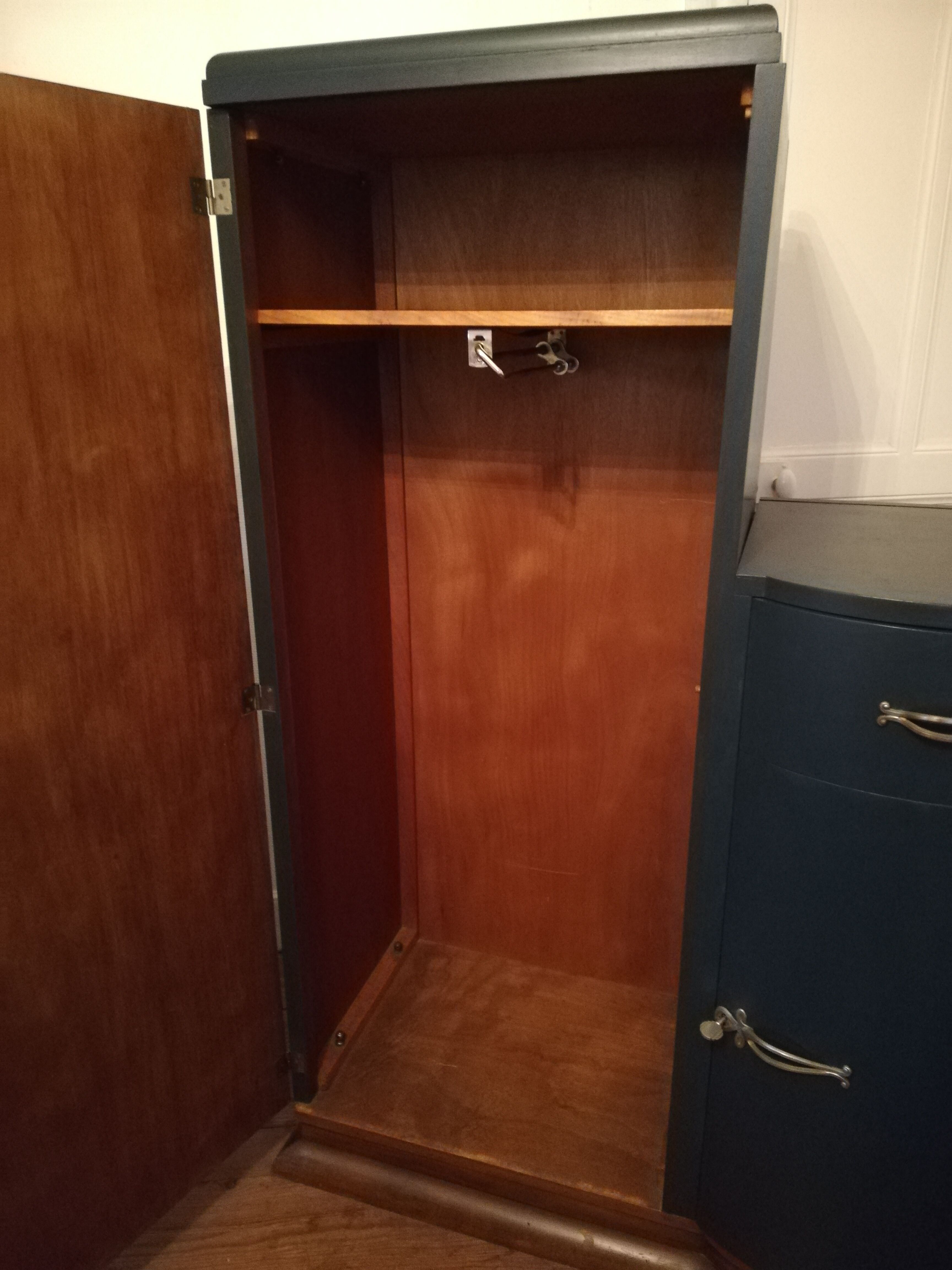 Beautiful and rare vintage Art Deco 50 closet