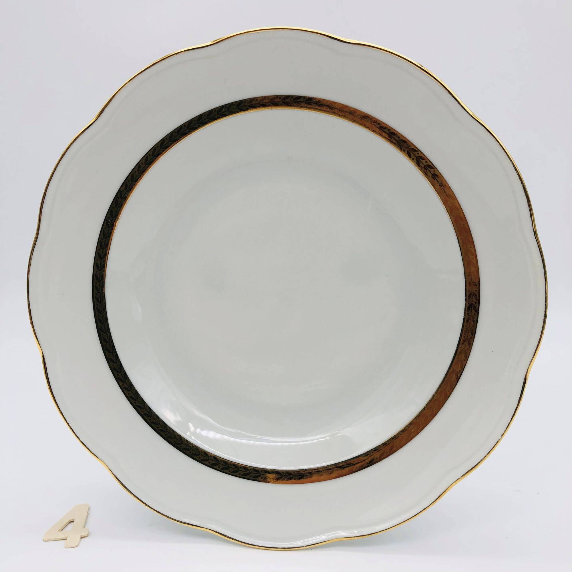 6 deep plates. In S.F.P. Limoges porcelain.