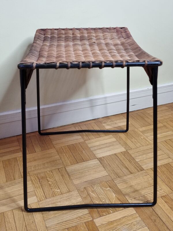 Tabouret Raoul Guys pour Airborne en osier et acier laqué années 50