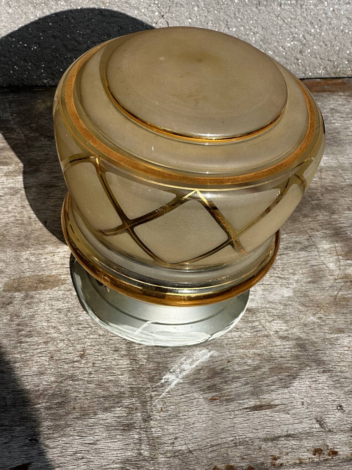 Plafonnier art déco verre sablé rehaussé d’or