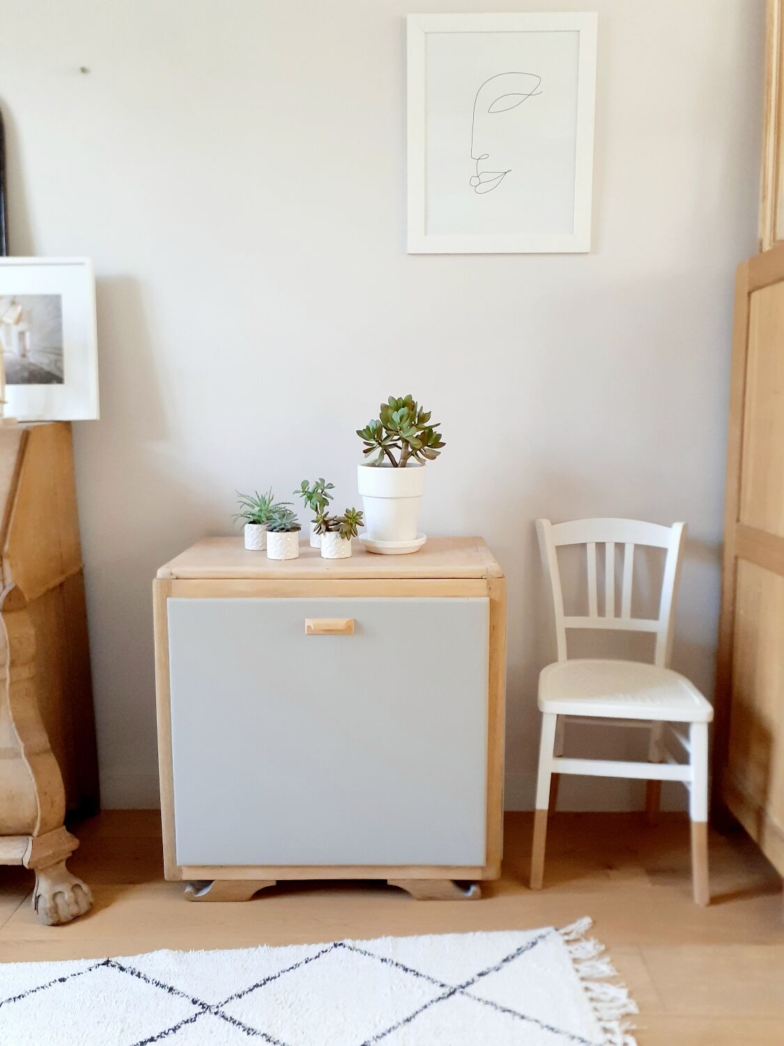 Mustache foot storage