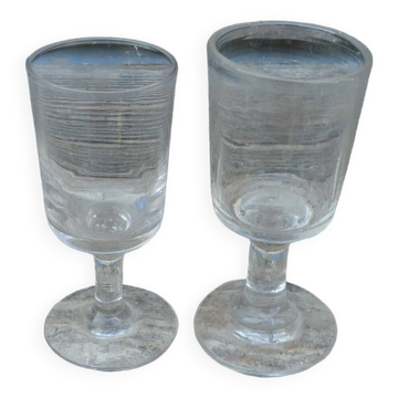 Ensemble de 2 petits verres à pieds anciens  pour digestif