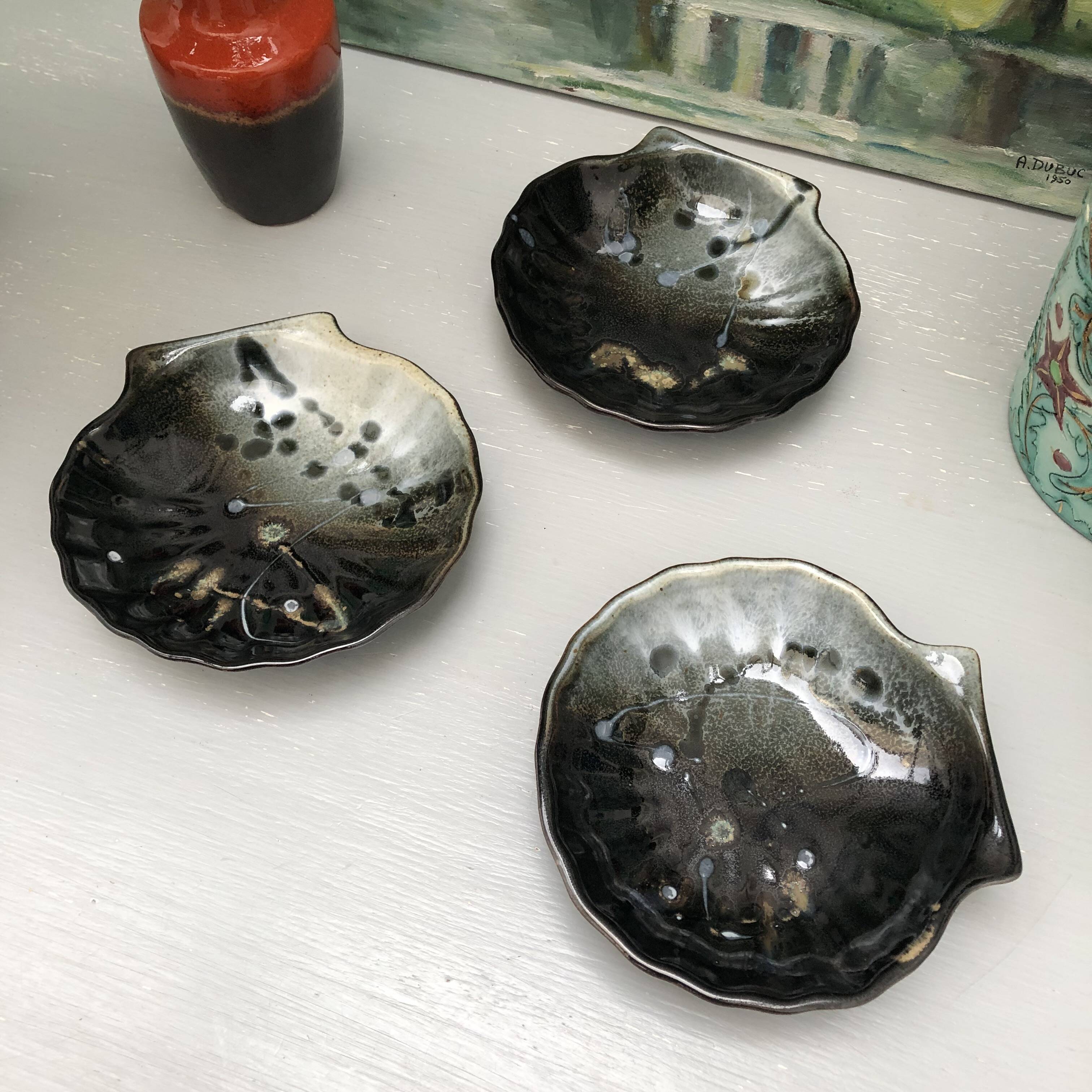 artisanal shell cup empty pocket / soap holder