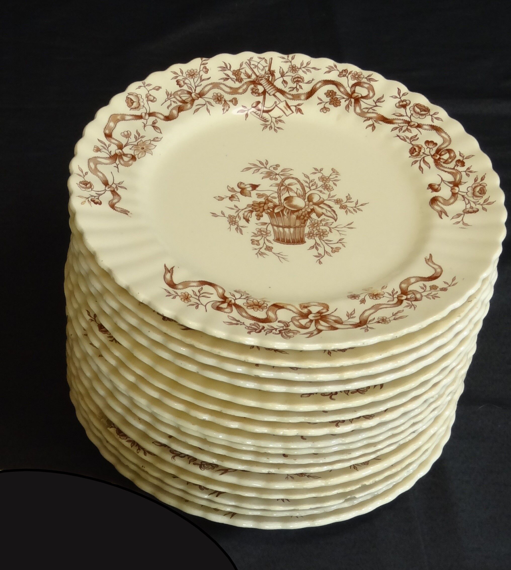 16 flat earthenware plates terre de fer, model rubans from longchamps, ø 24.9 cm