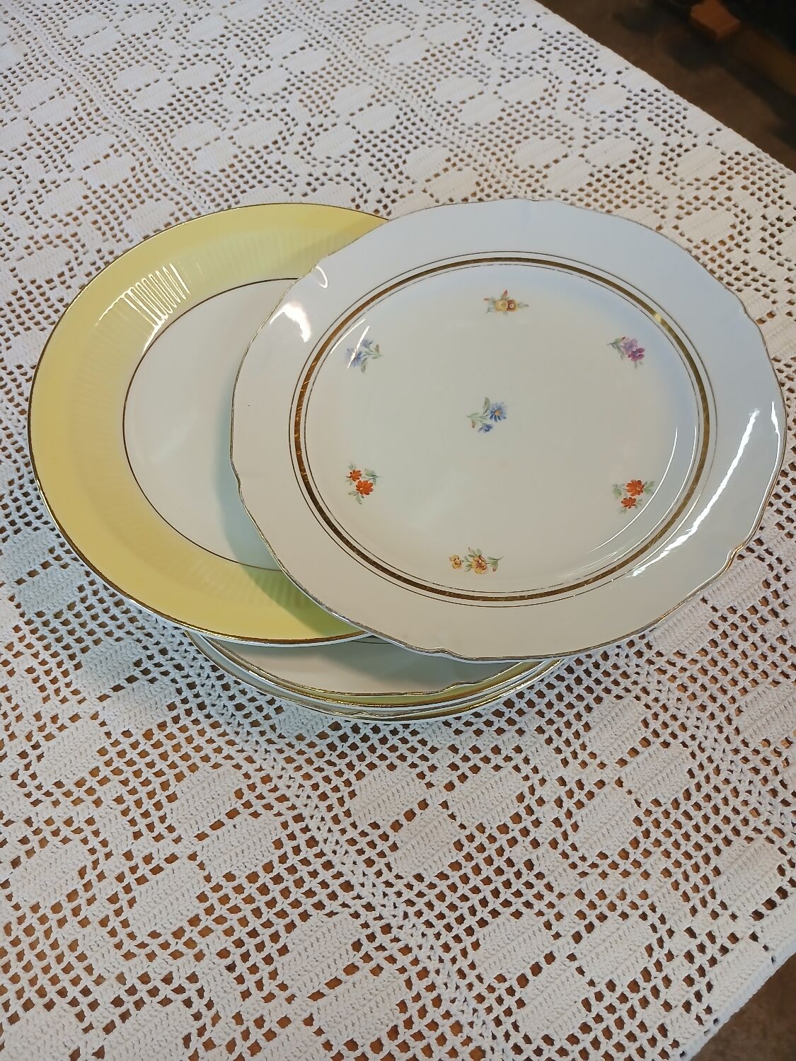 6 mismatched antique dinner plates