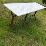 Three-legged bistro table