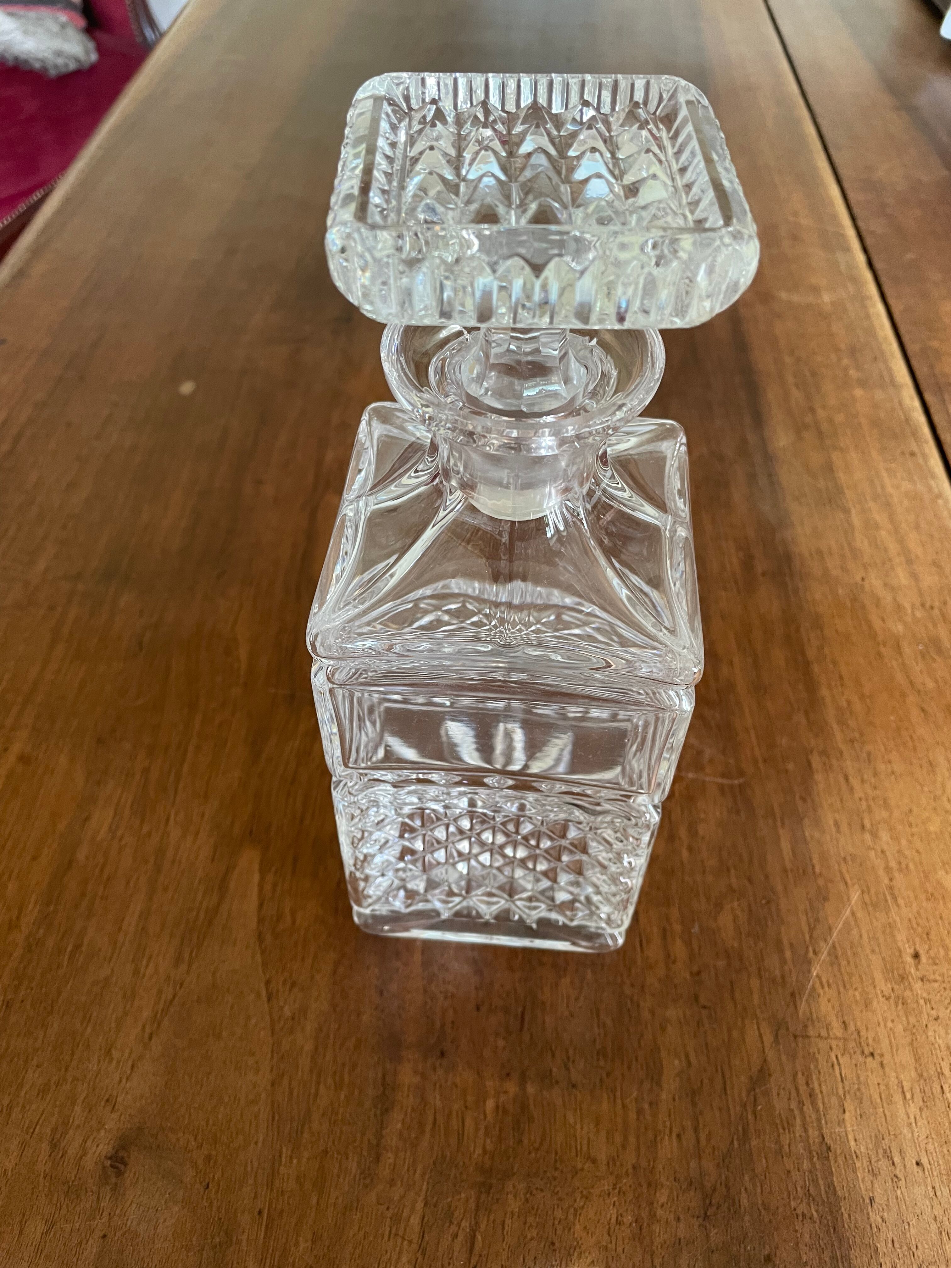 Vintage crystal decanter diamond tip