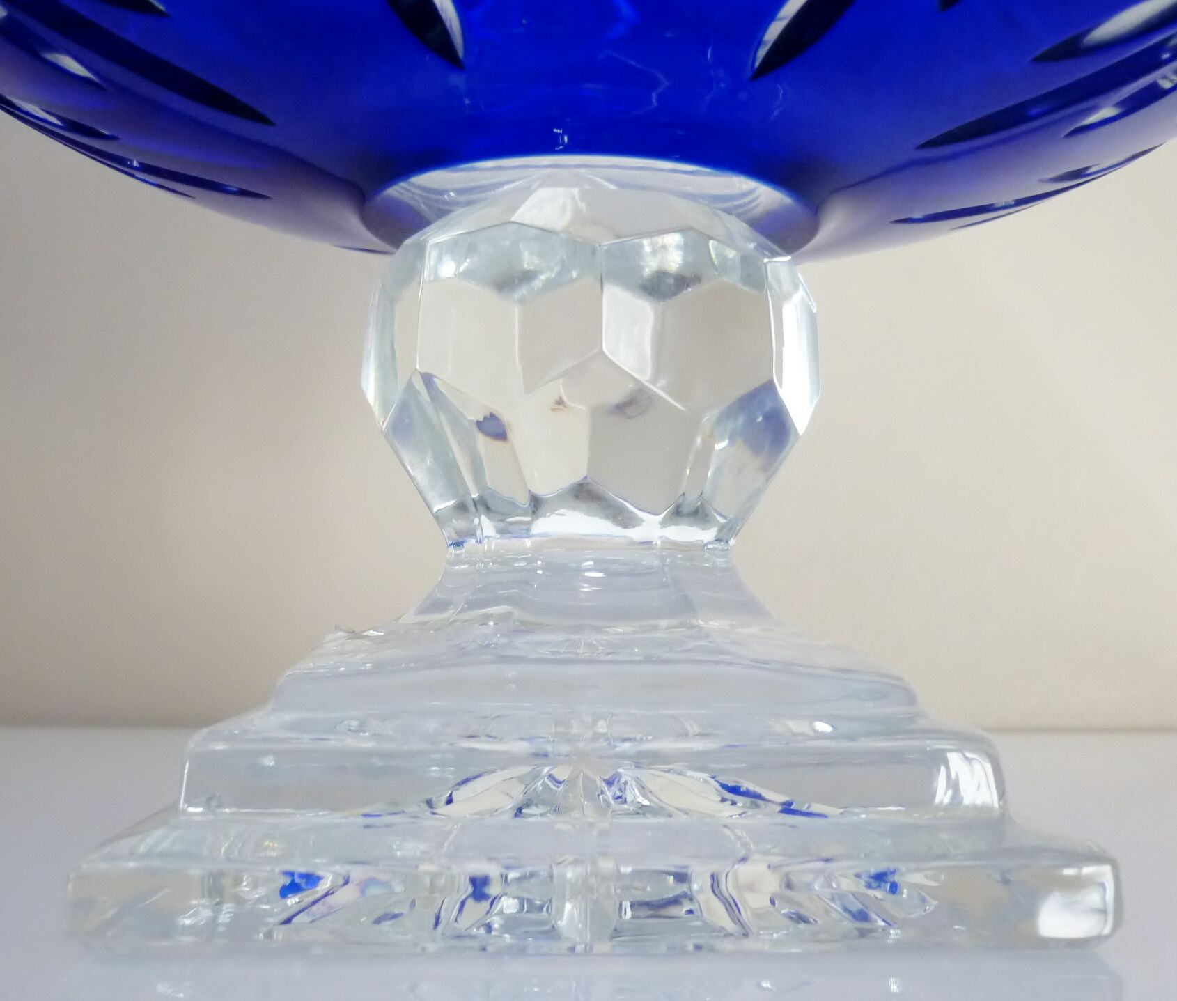 Centerpiece, blue crystal of Lorraine, limited series 233/500, blown and cut