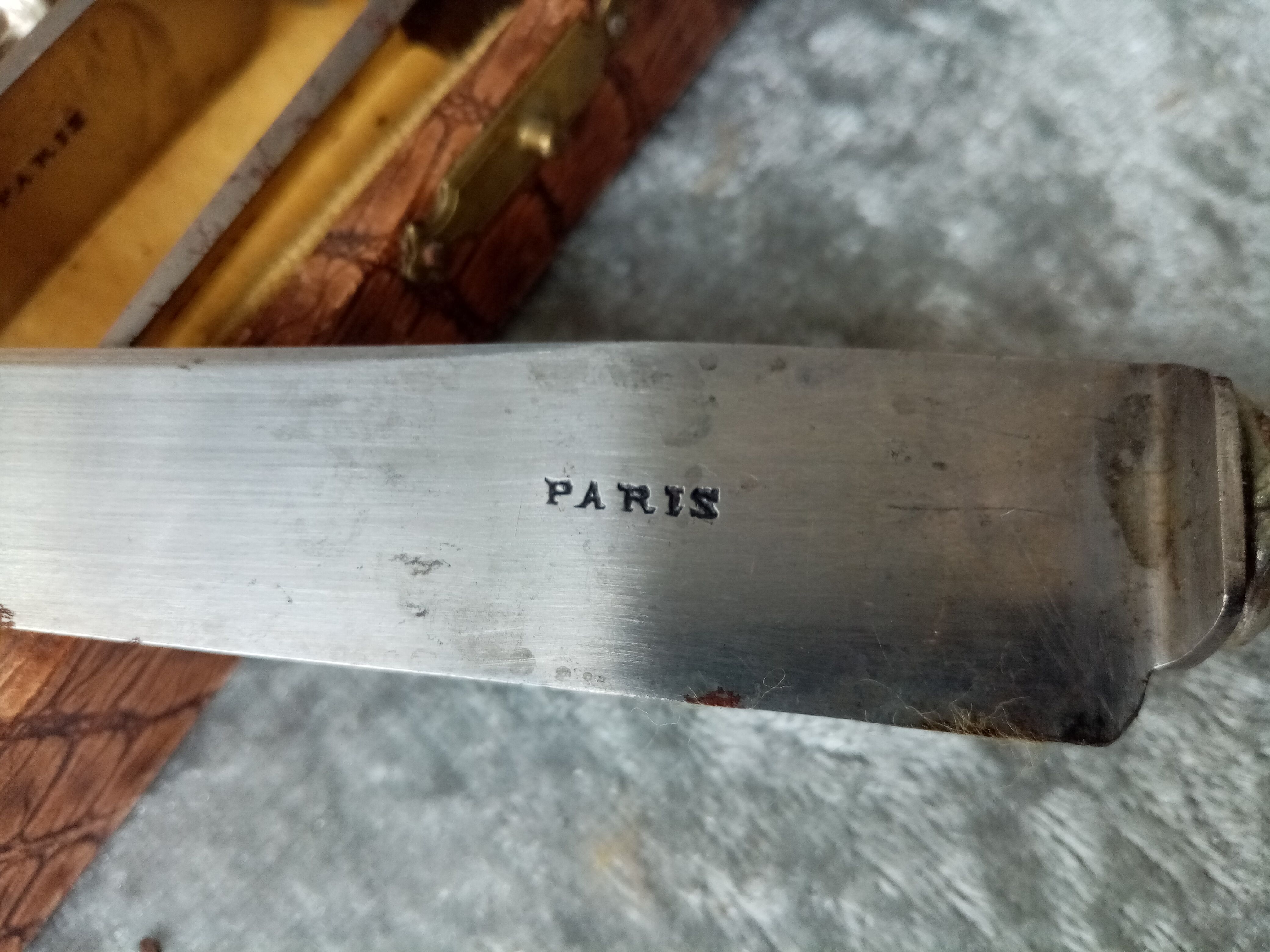 Box of 12 steel table knives and silver handle