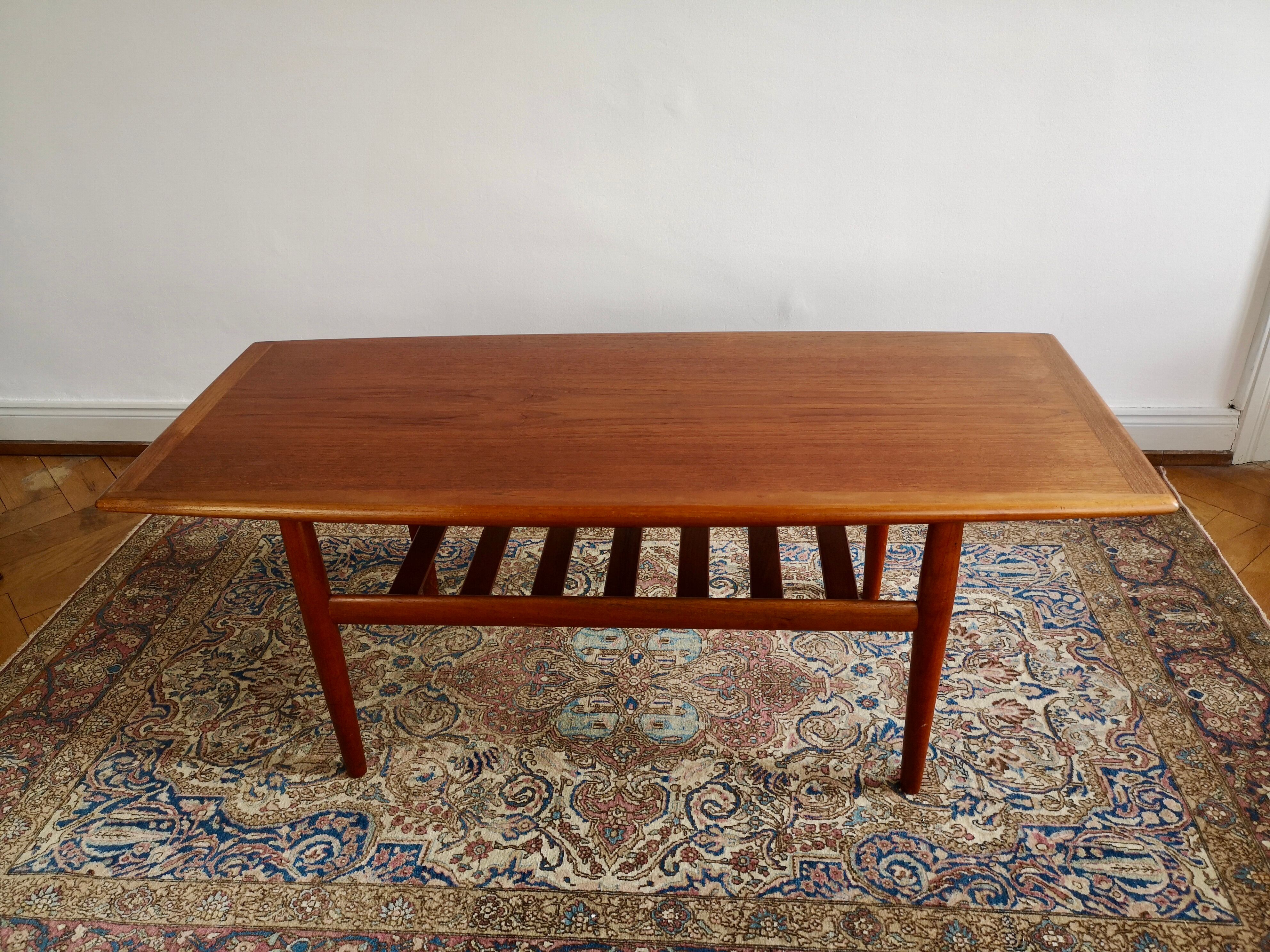 Scandinavian coffee table 60's model "GJ106" by Grete Jalk for Poul Jeppesen