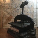 Cast iron binding press