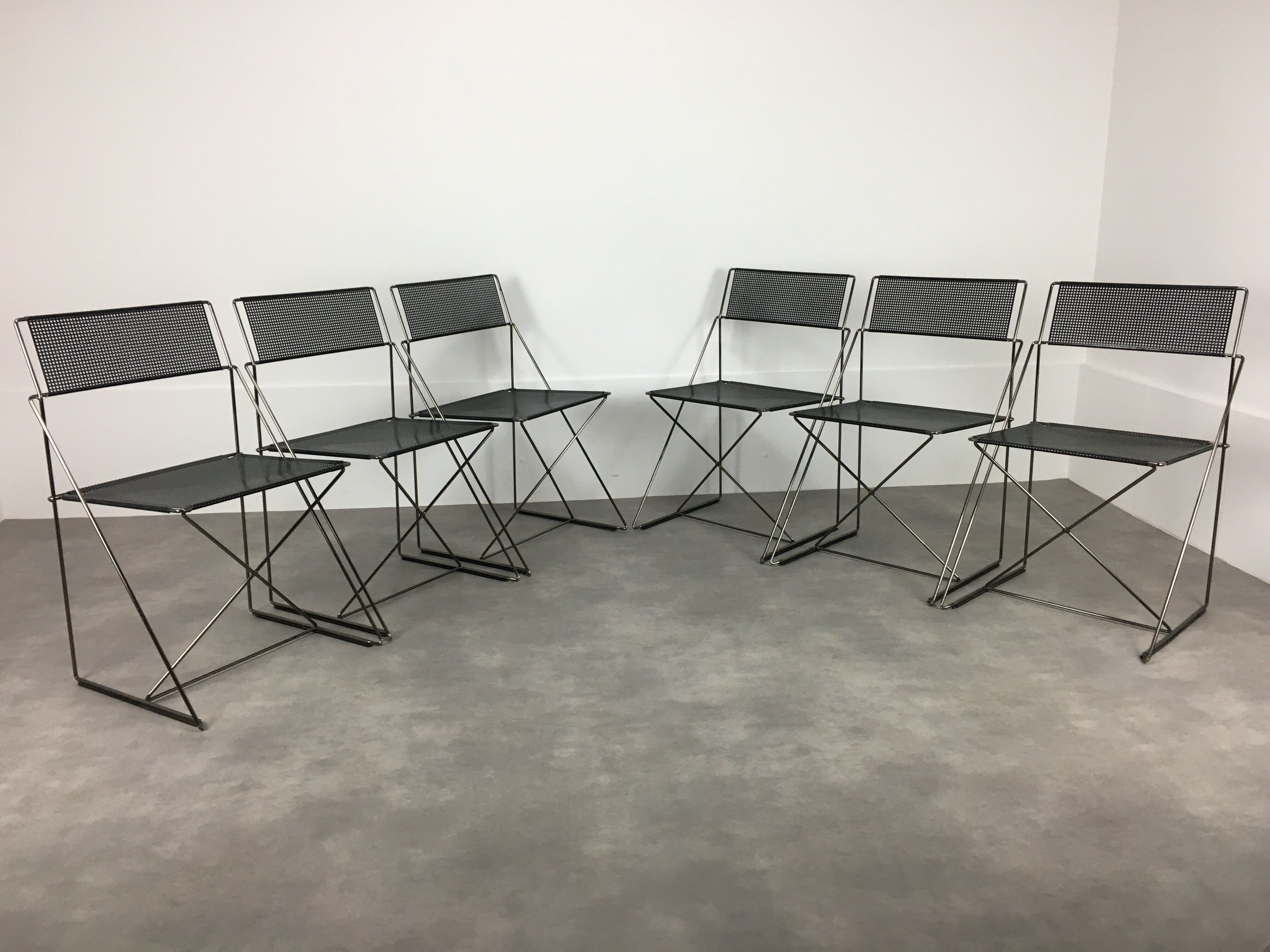 6 X-Line chairs by Niels Jorgen for Magis Italy Memphis style 1980