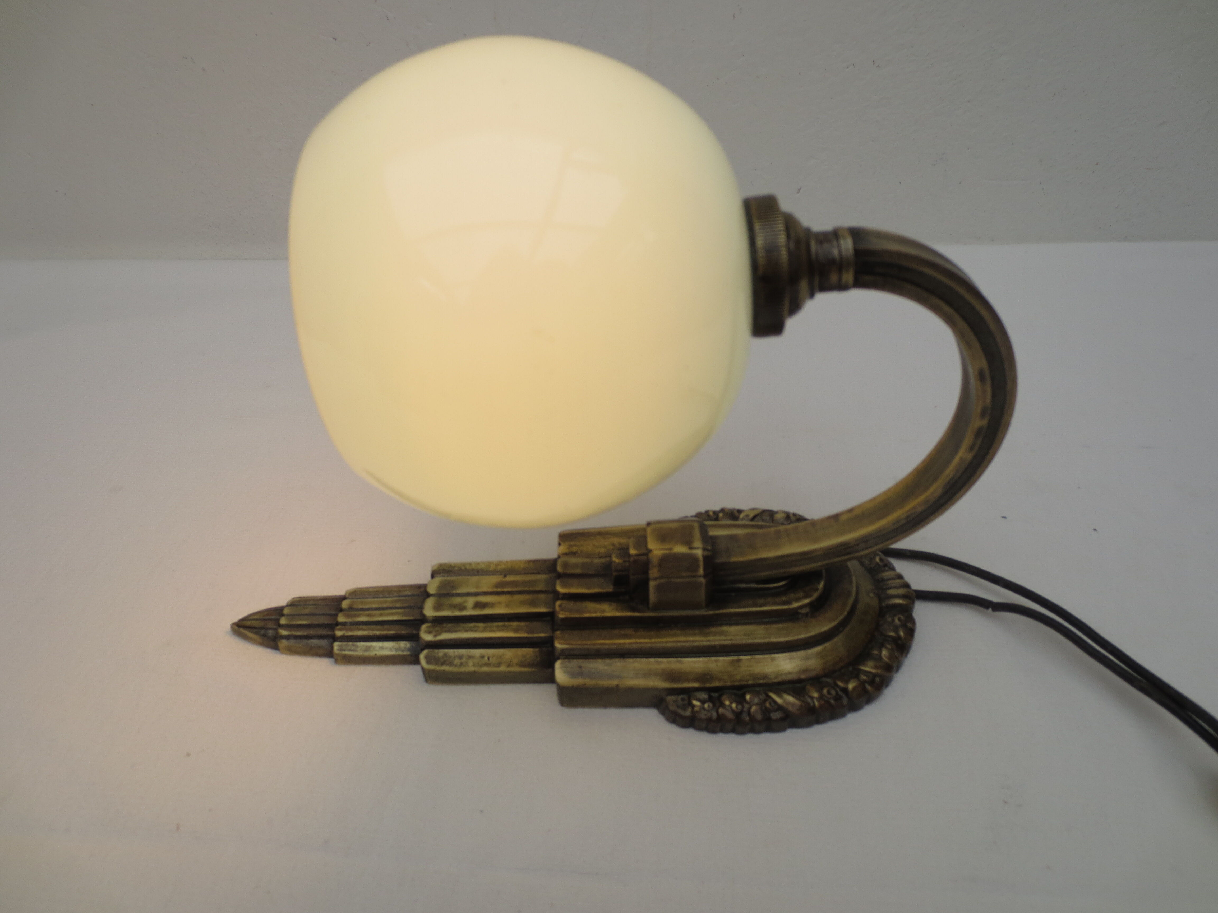 Art deco wall lamp in brass and soft blue opaline globe