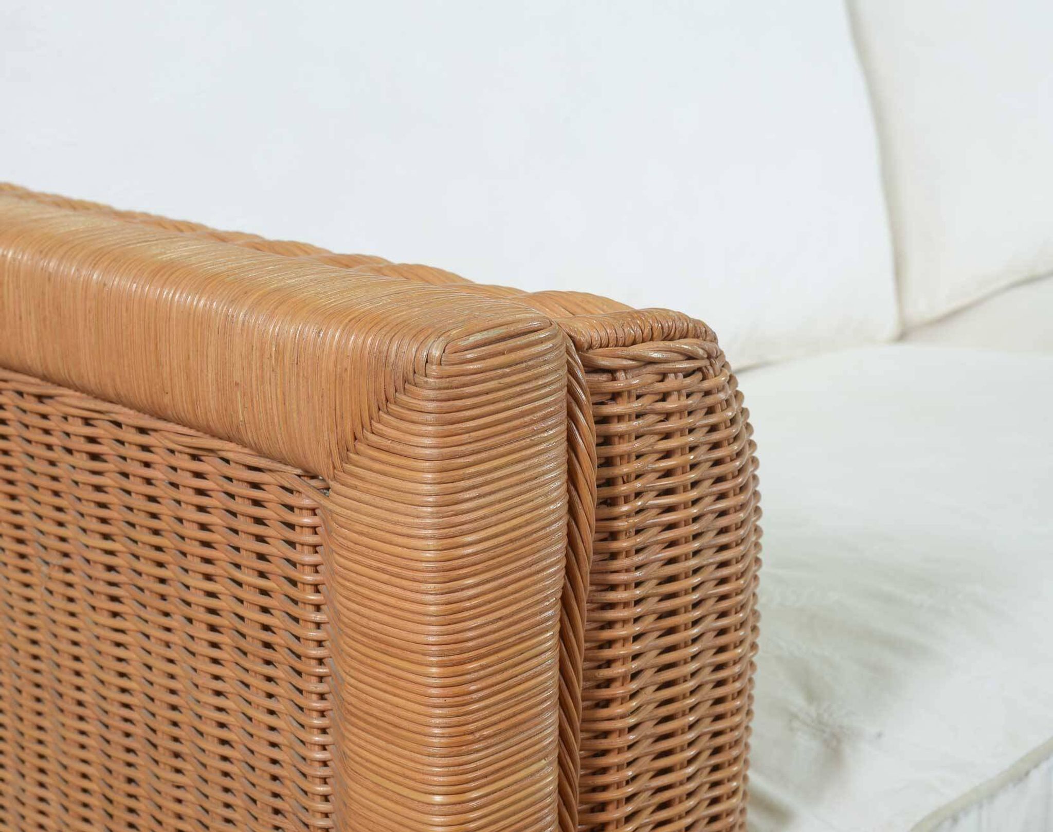 Luxurious Italian Gasparucci Reed White Lounge Greenhouse Sofa. Italy, 1980