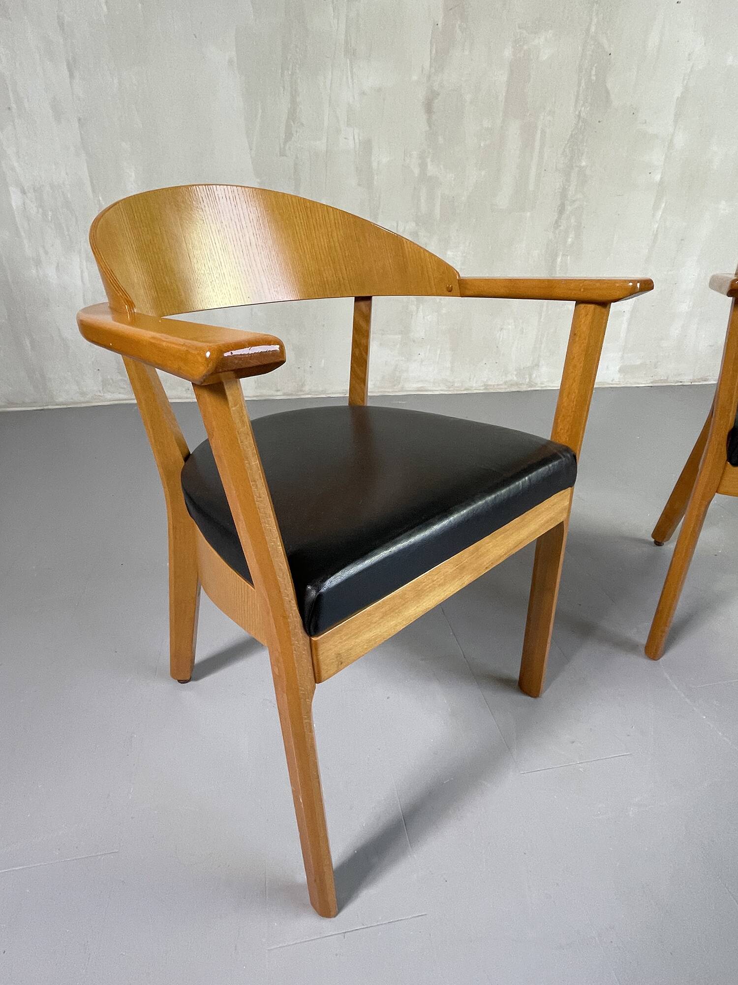 Paire de fauteuils Baumann, France 1980