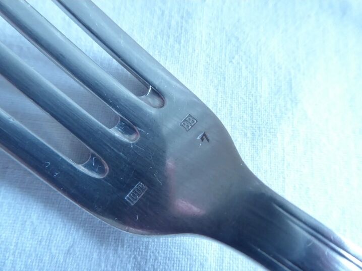 Silver metal forks, BB