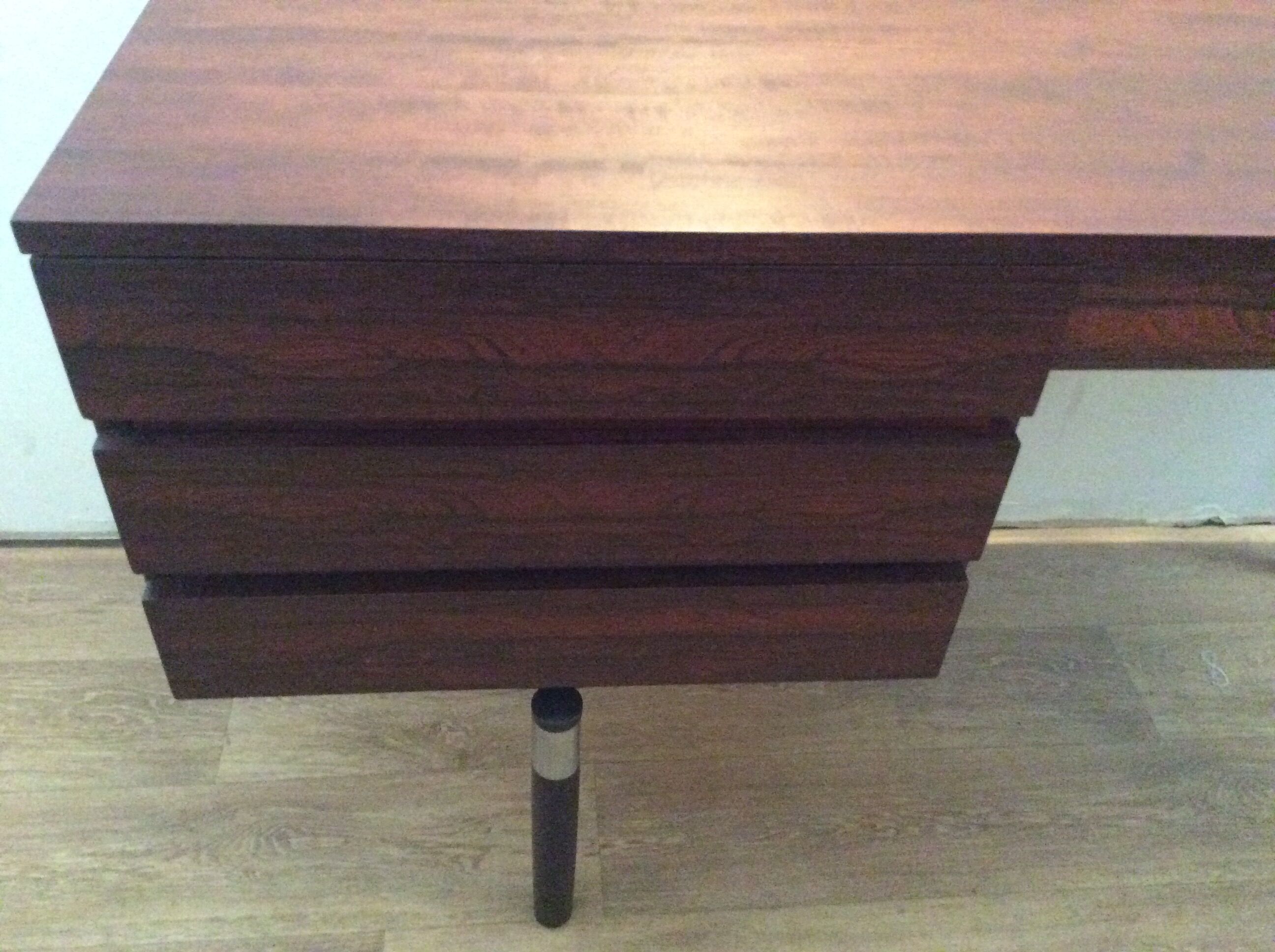 Scandinavian desk in walnut 50/60