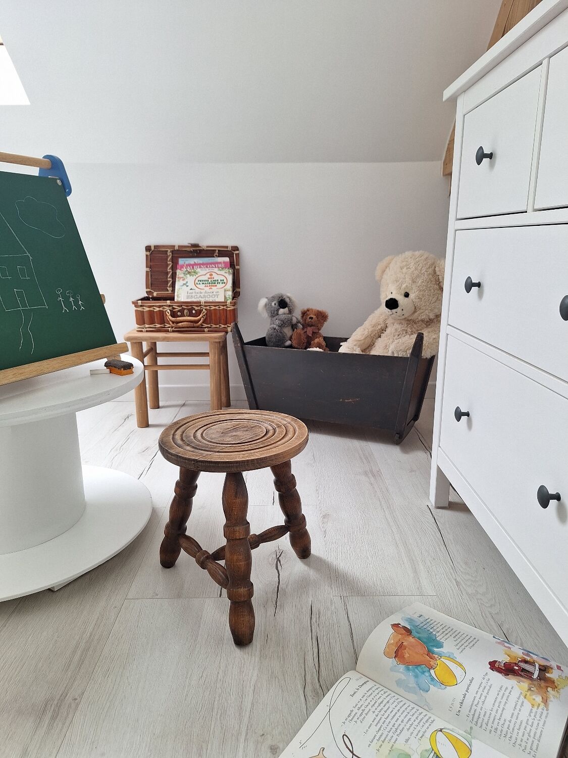 Vintage tripod stool