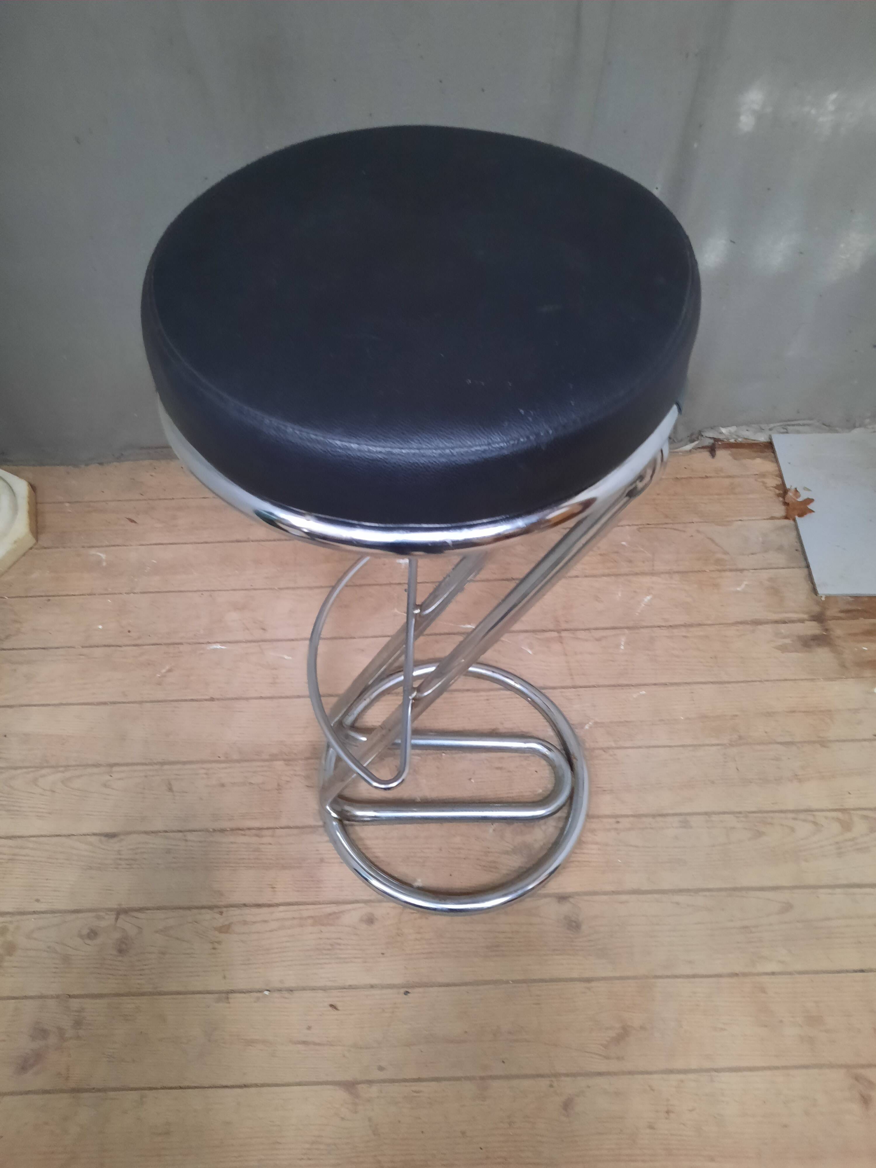 Bar stool in skai and stainless steel