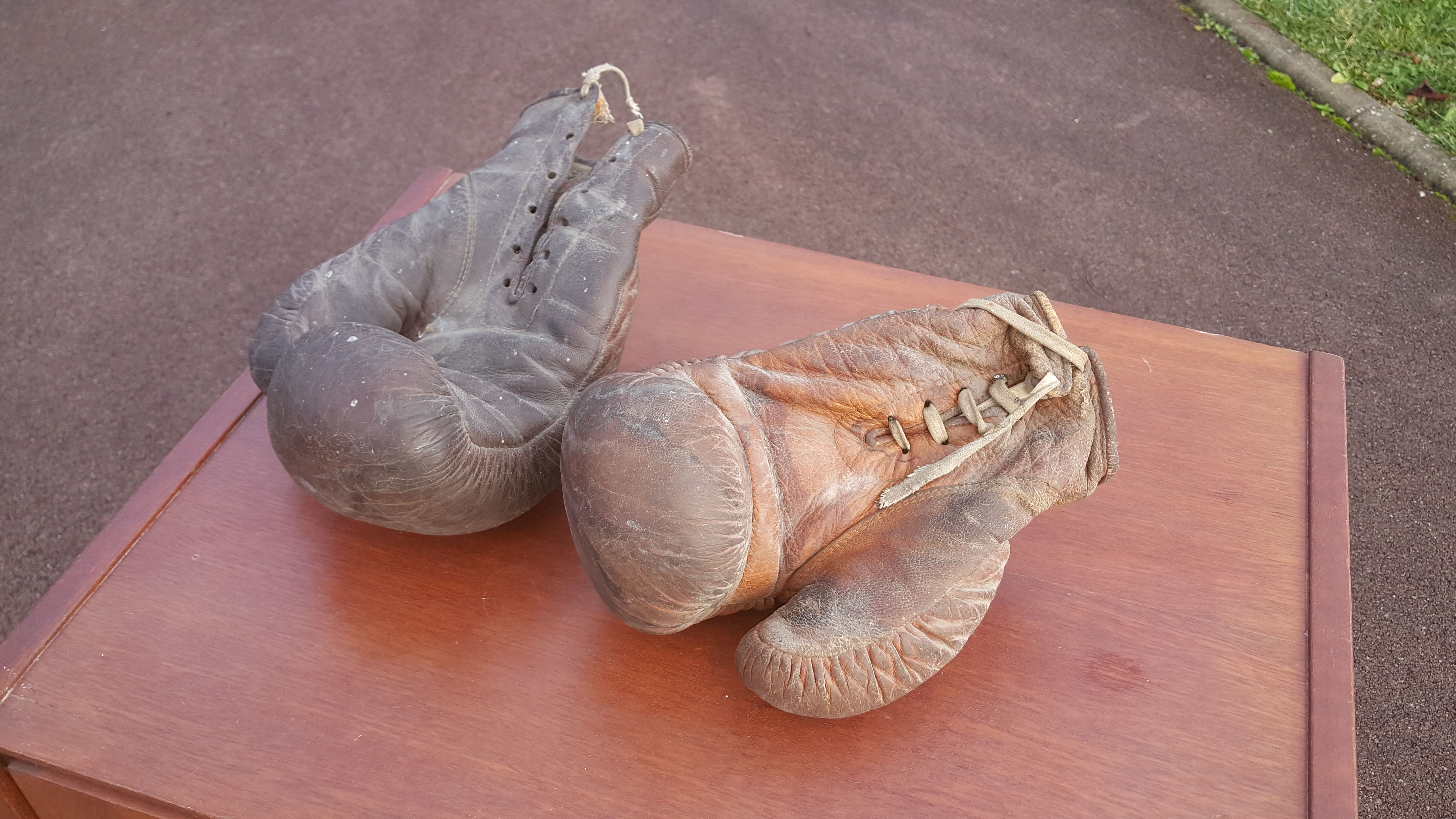 Leather boxing glove 1930