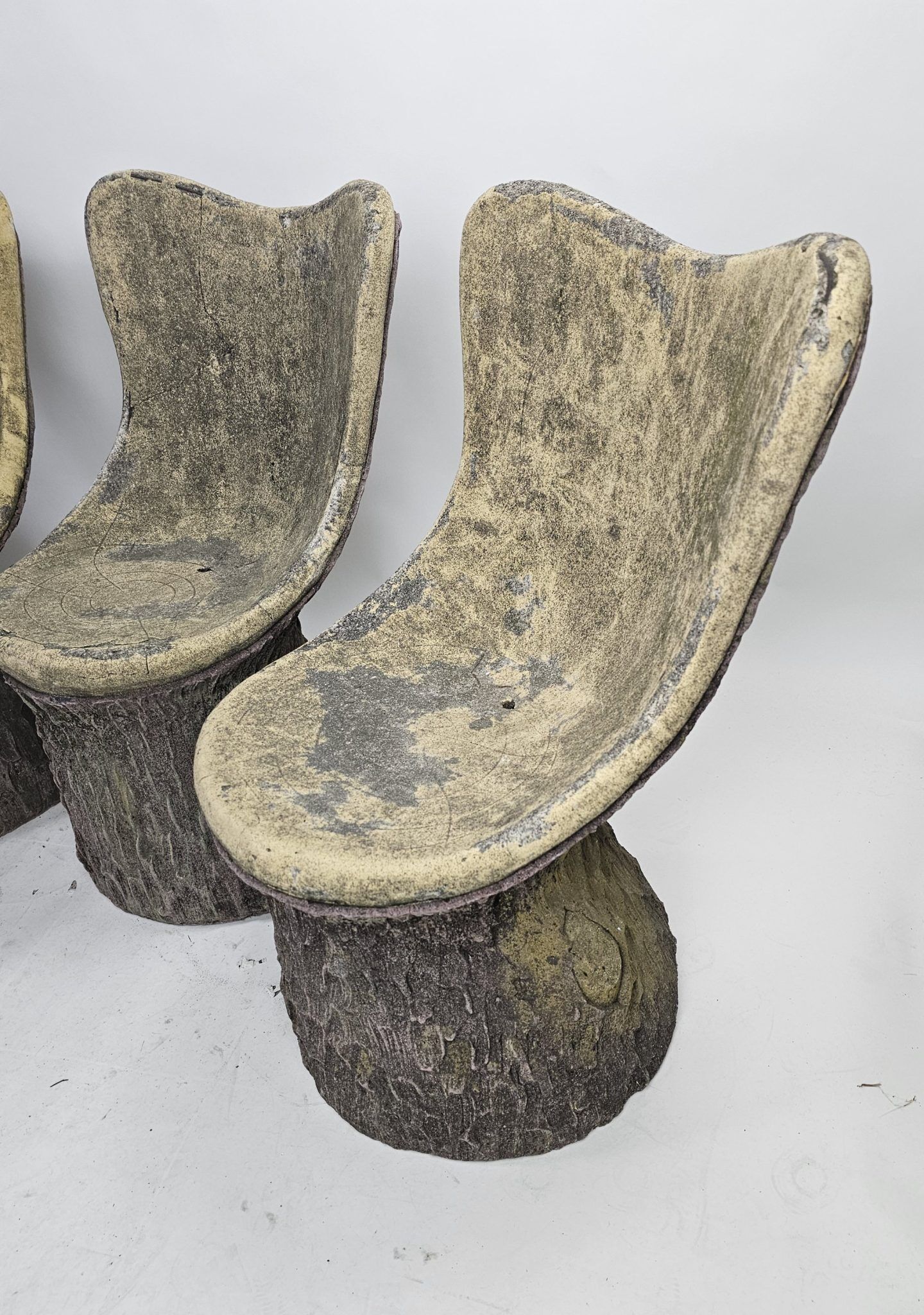 Set of 4 garden chairs stone tree stump