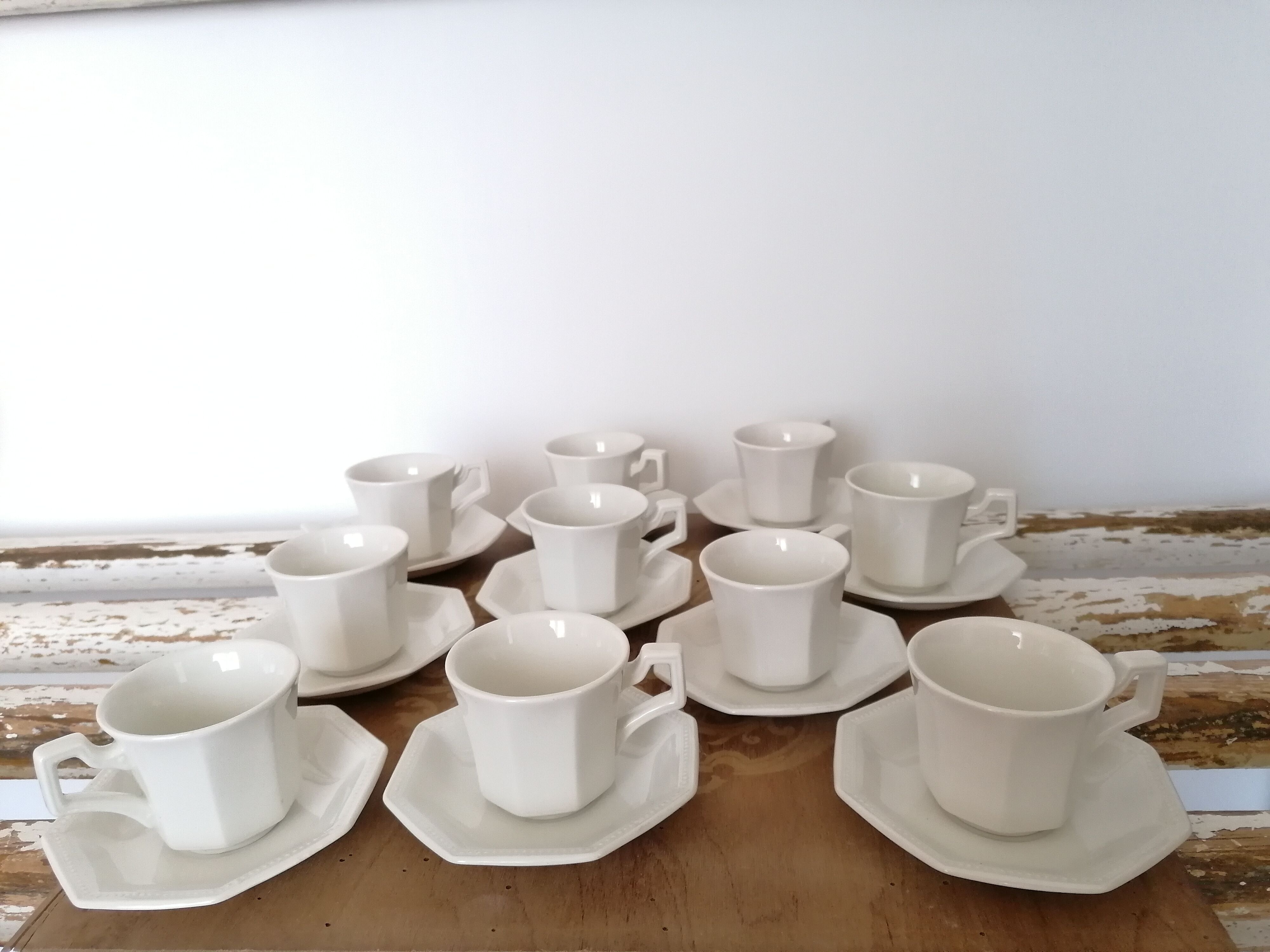 Set of 10 Johnson Brothers cups and saucers