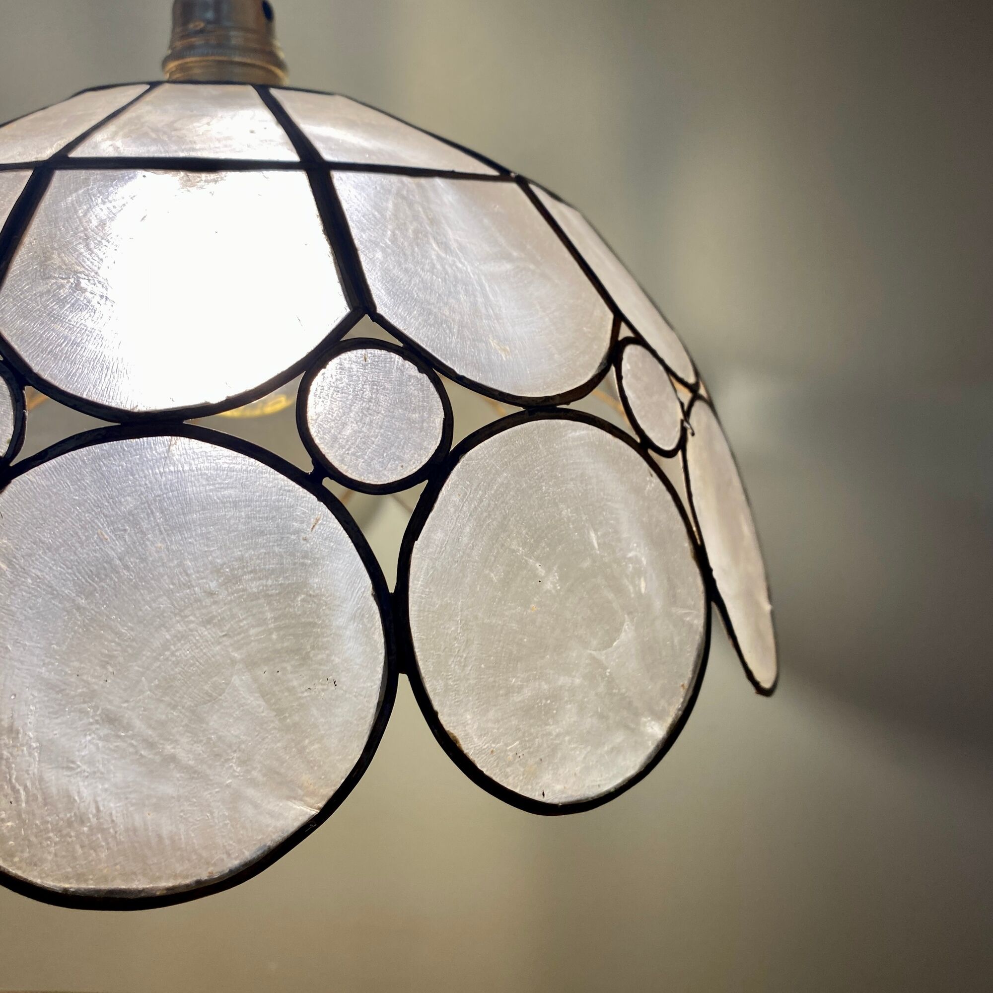 Suspension abat-jour vintage en nacre et laiton