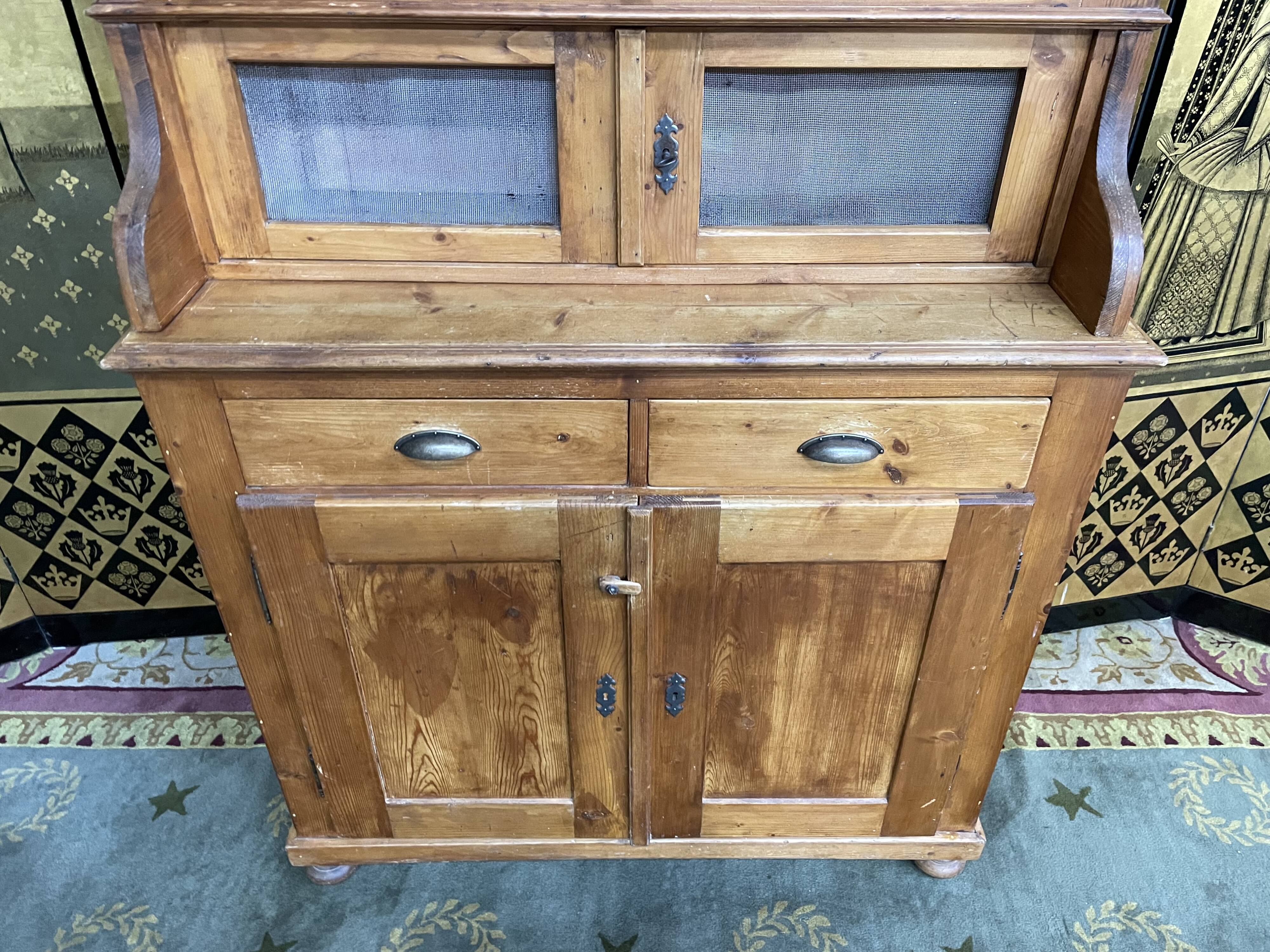 Buffet two bodies in fir 1900