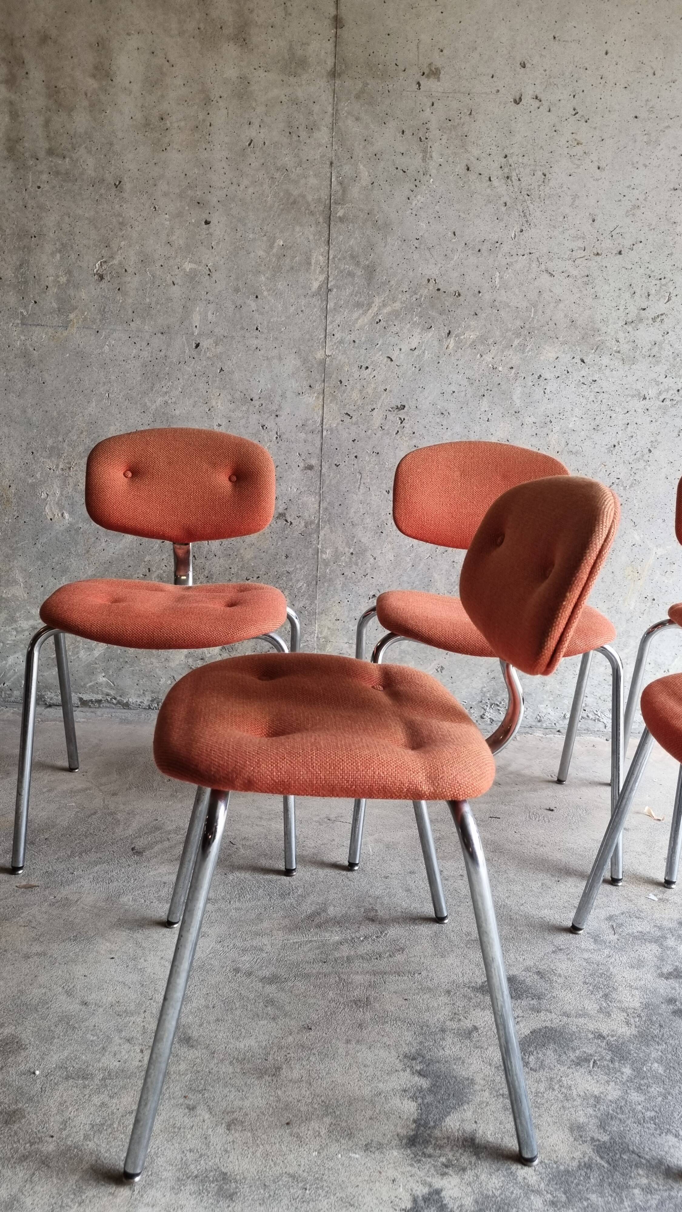 Set of 5 steelcase strafor chairs