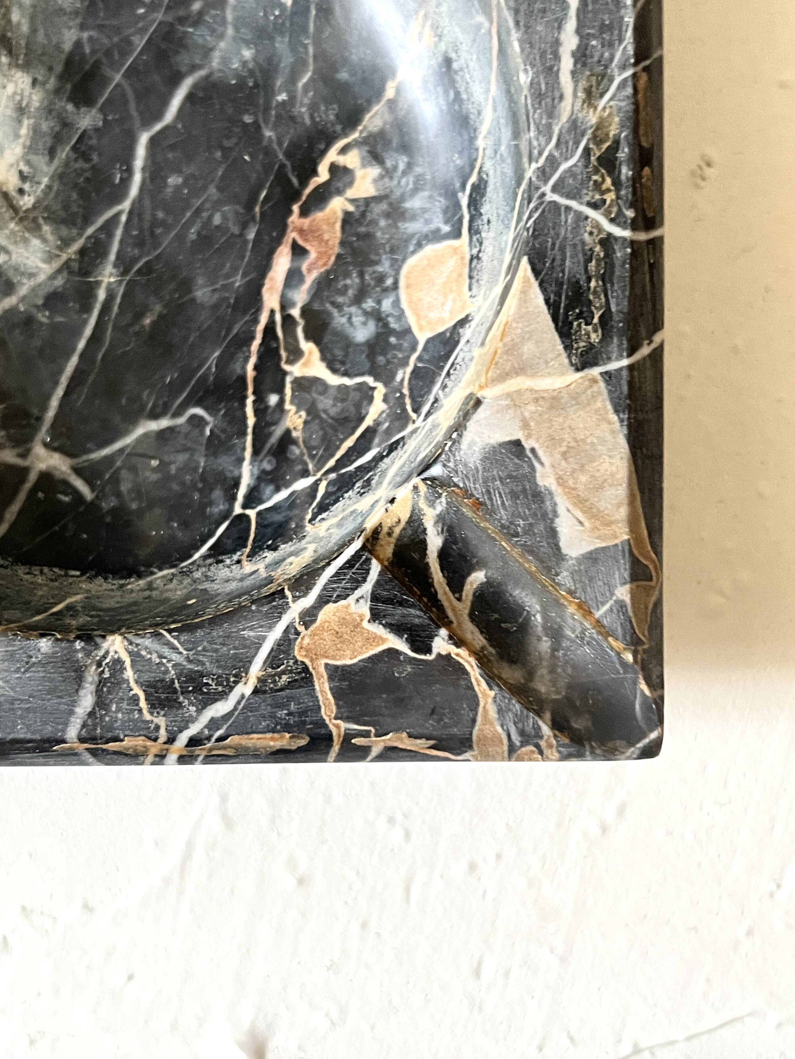 Square ashtray in veined black Italian marble.