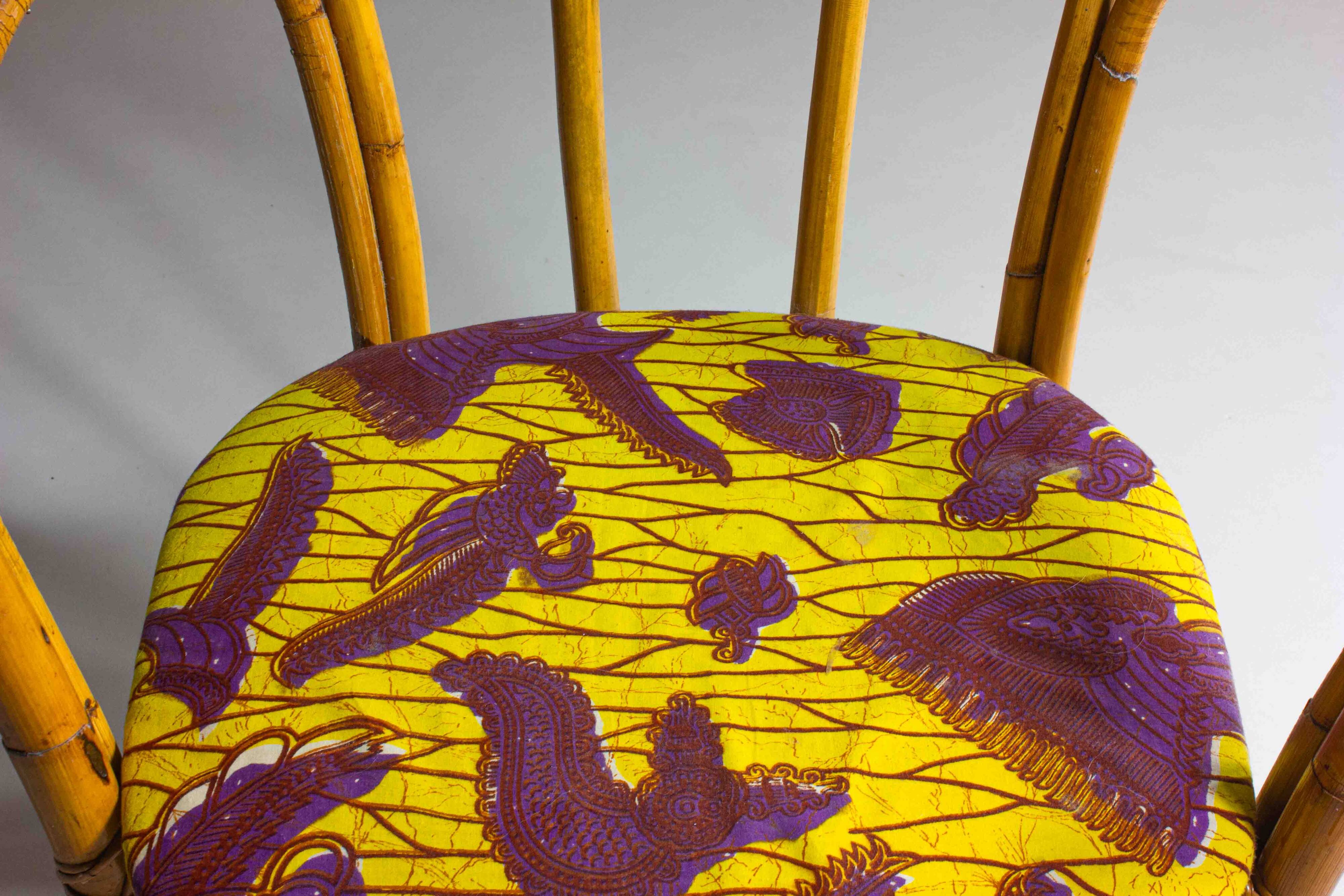 Ensemble funky de cinq chaises en bambou des années 60