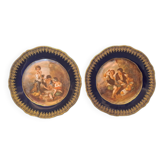 2 assiettes décorées de Limoges, T. Haviland, bleu de four, dorures, scènes d'enfants. Années 30