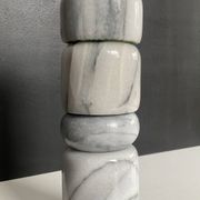 Série de 5 bougeoirs gigognes en marbre blanc