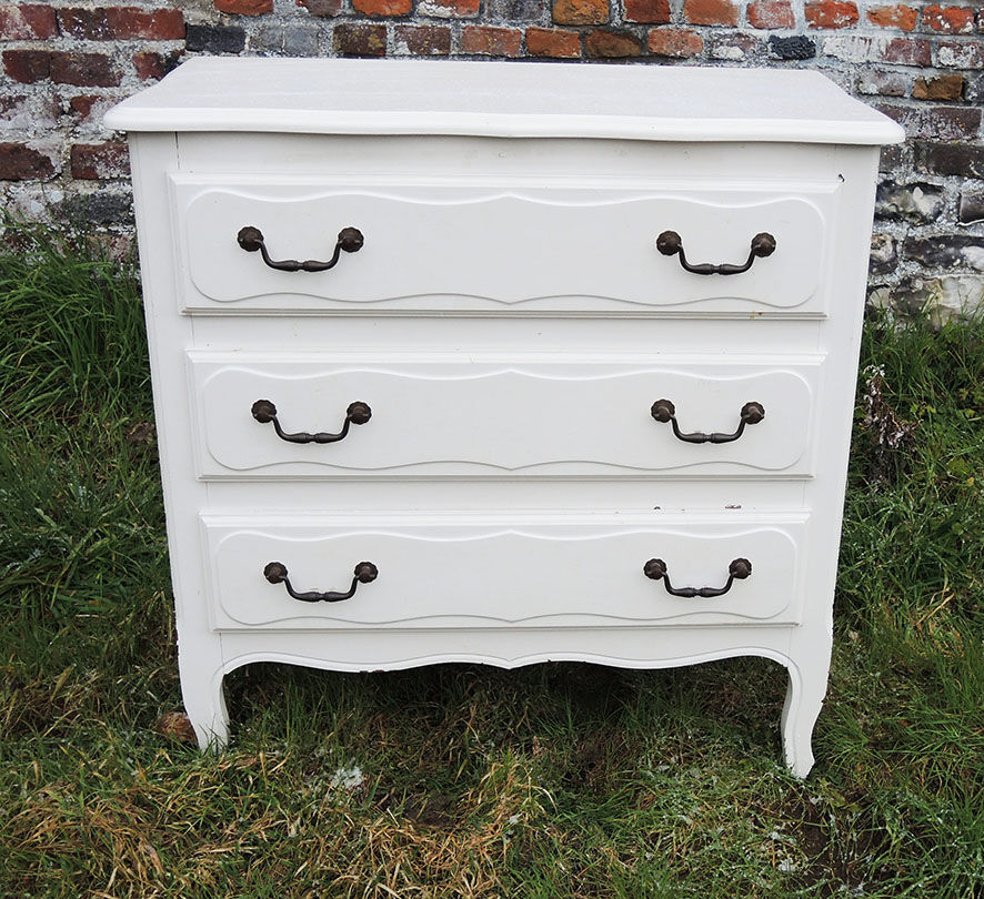 Old chest of drawers in white wood