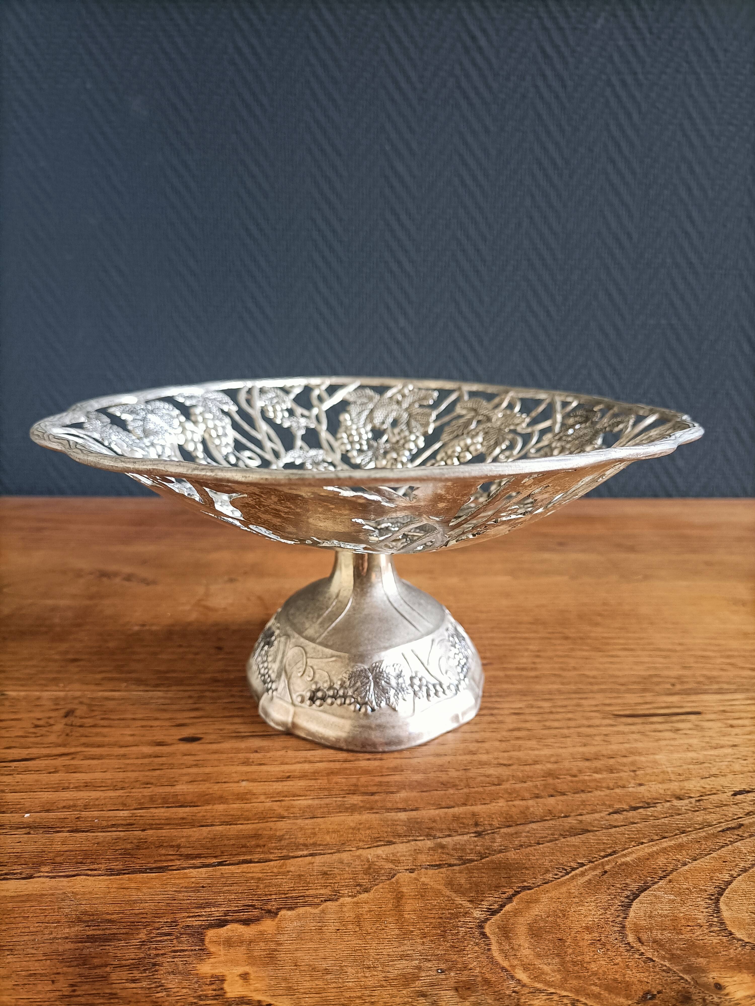 Silver-plated fruit bowl with foot