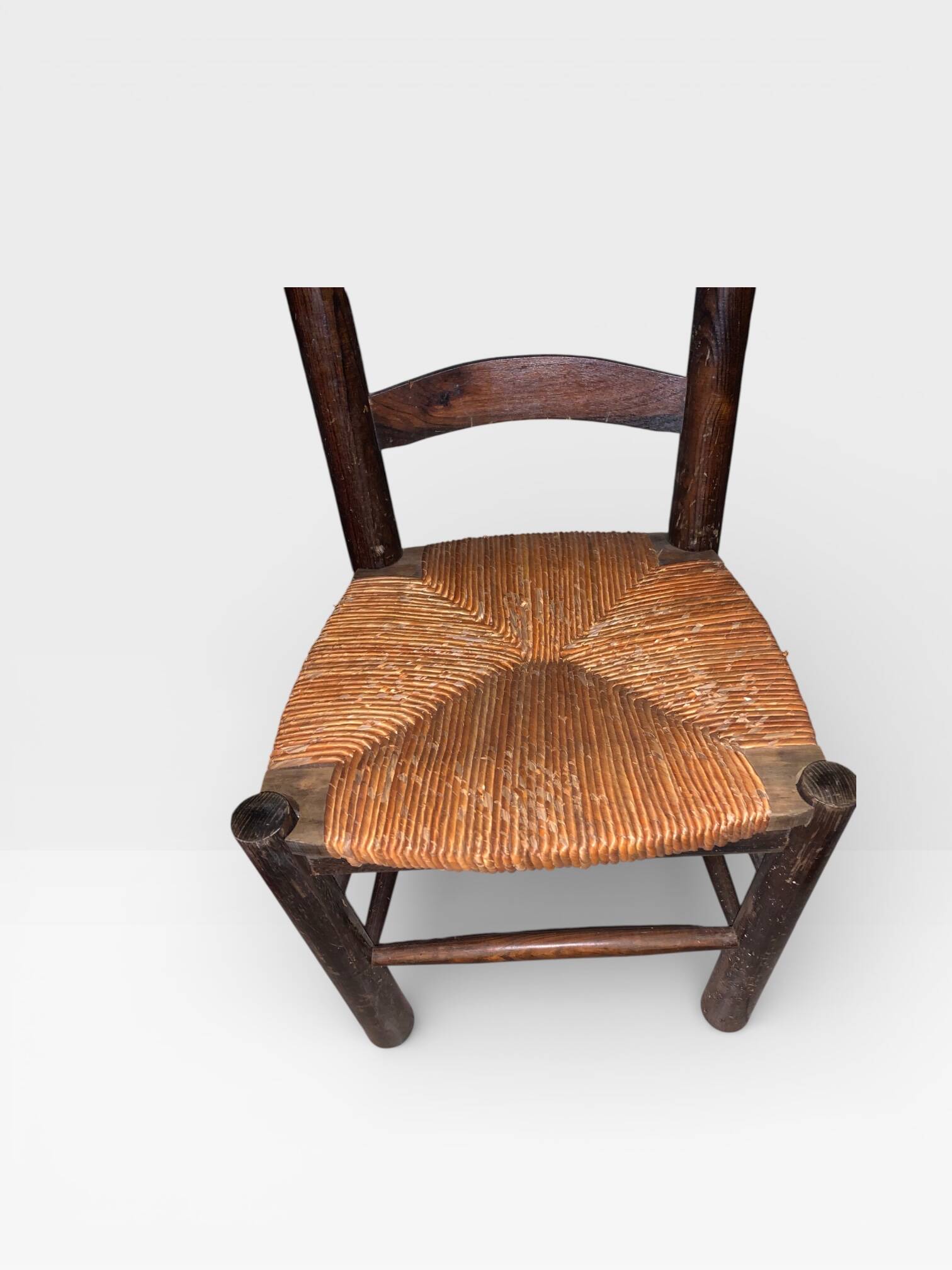 Antique wooden and straw chair – Country / Rustic style