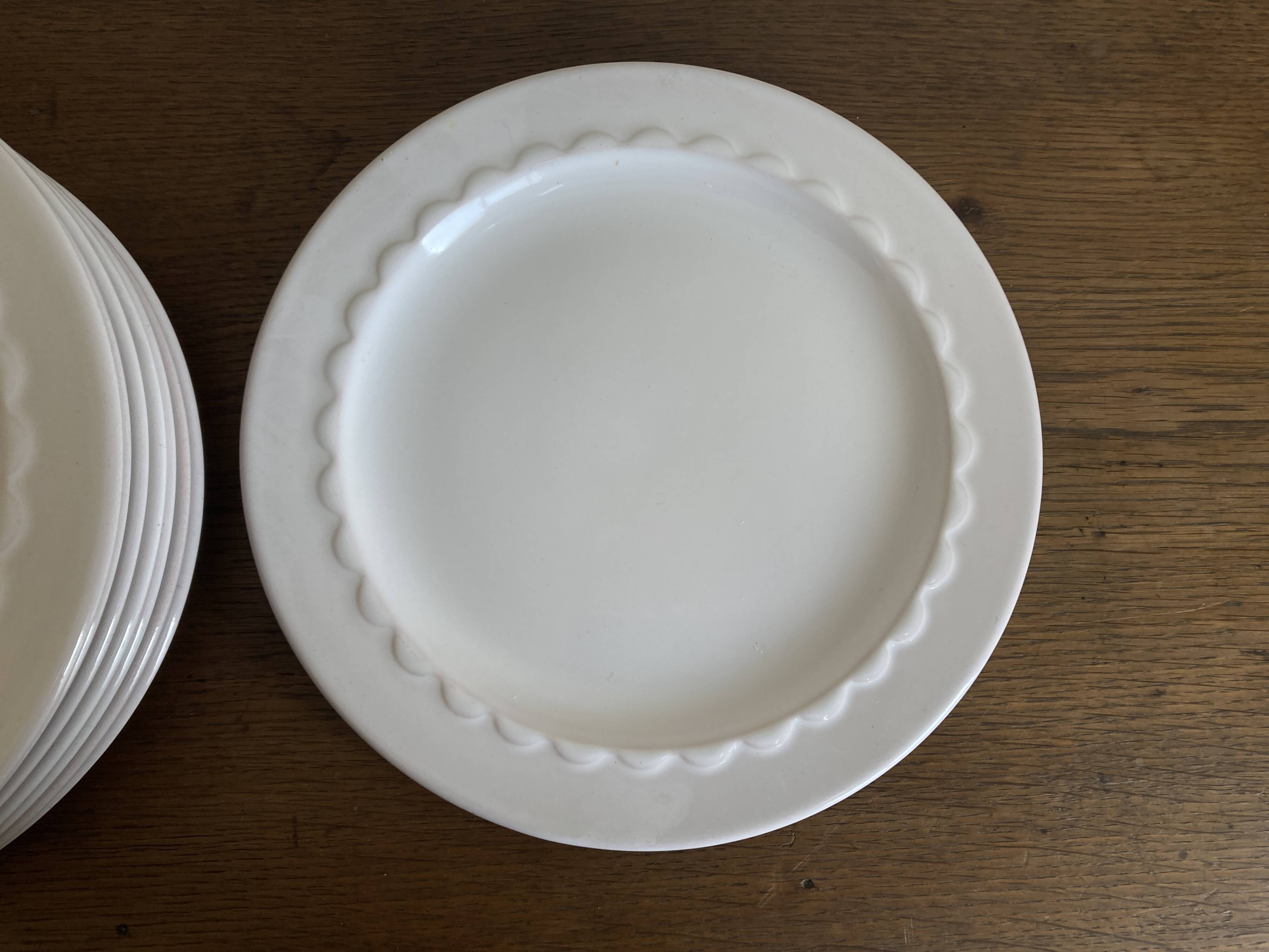 Set of 8 Festons flat plates by Pierre Motton for Gien 1970