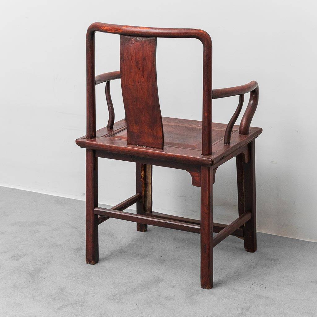 Fauteuil avec accoudoirs en bois, Chine, style dynastie Ming, 19e siècle